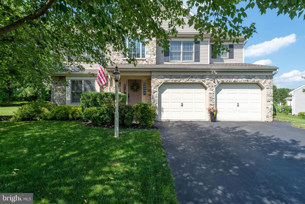 Photo of 15 Limestone Court, LITITZ, PA 17543 (MLS # PALA2072122)