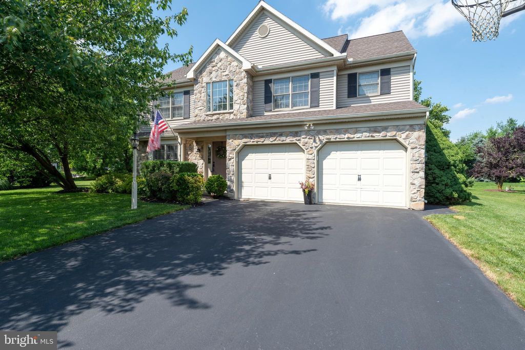 Photo of 15 Limestone Court, LITITZ, PA 17543 (MLS # PALA2072122)