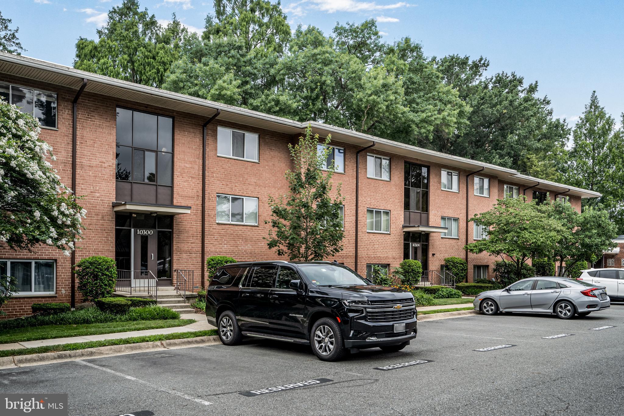 Top Floor - updated one bedroom with Natural Light, High Ceilings, and an Outdoor Deck. Enjoy Walking paths, swimming pools, tot lots, and a tunnel right to the Metro! Available immediately - no pets.