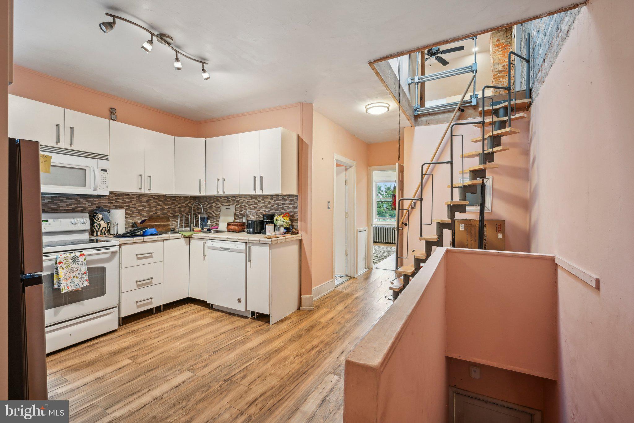 UNIVERSITY CITY - Residential Income