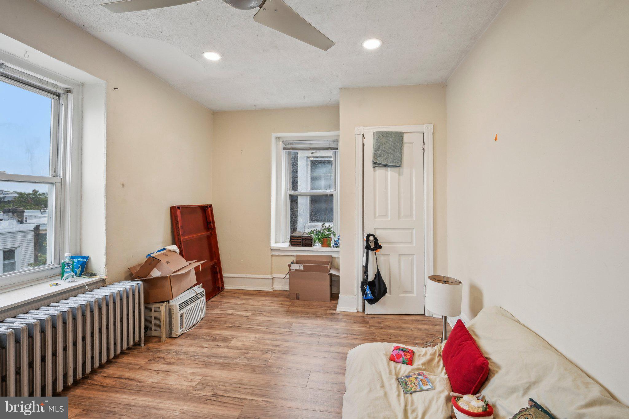 UNIVERSITY CITY - Residential Income