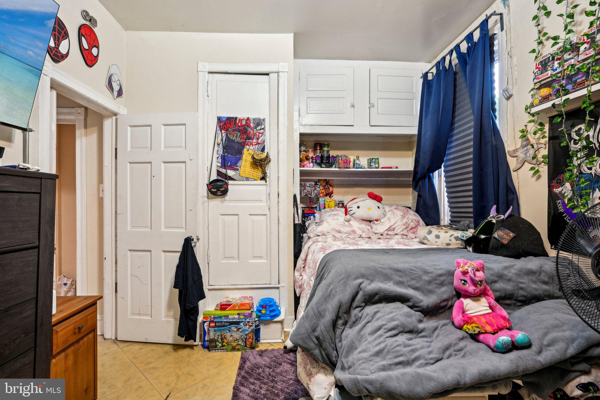 UNIVERSITY CITY - Residential Income