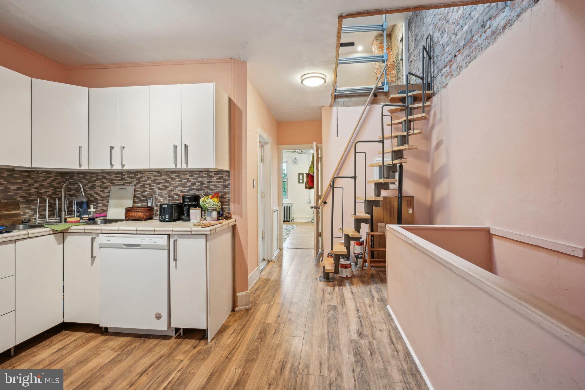UNIVERSITY CITY - Residential Income