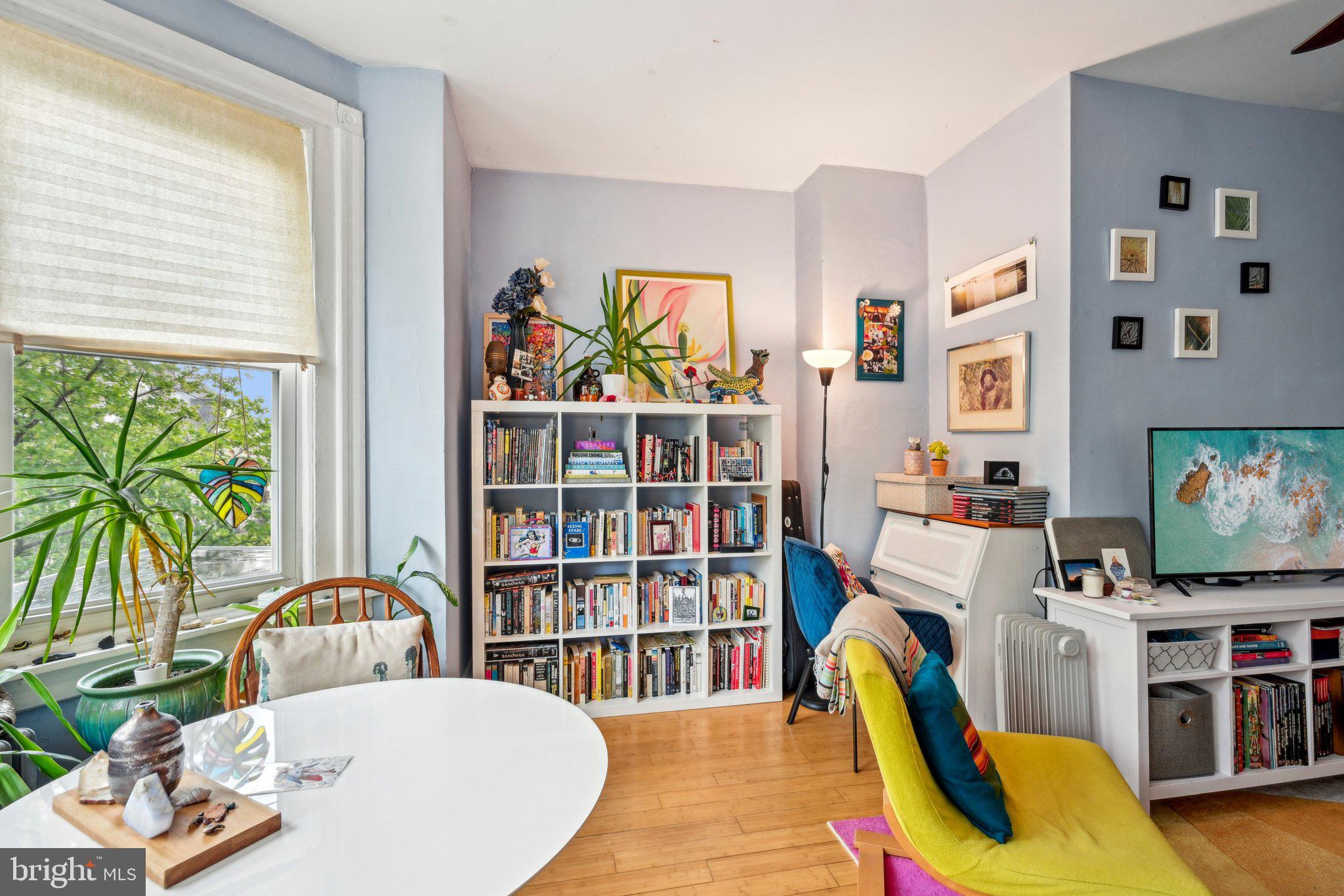 UNIVERSITY CITY - Residential Income