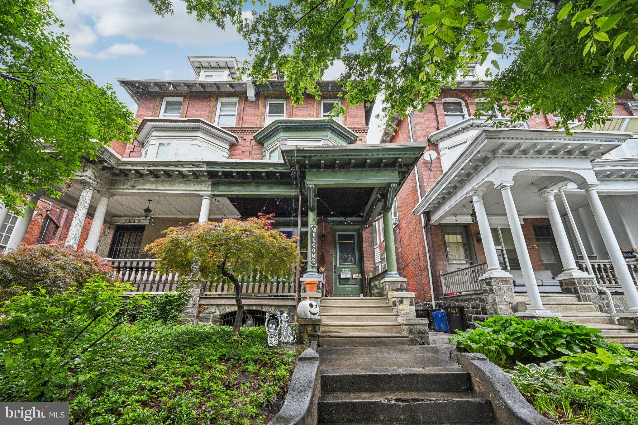 UNIVERSITY CITY - Residential Income