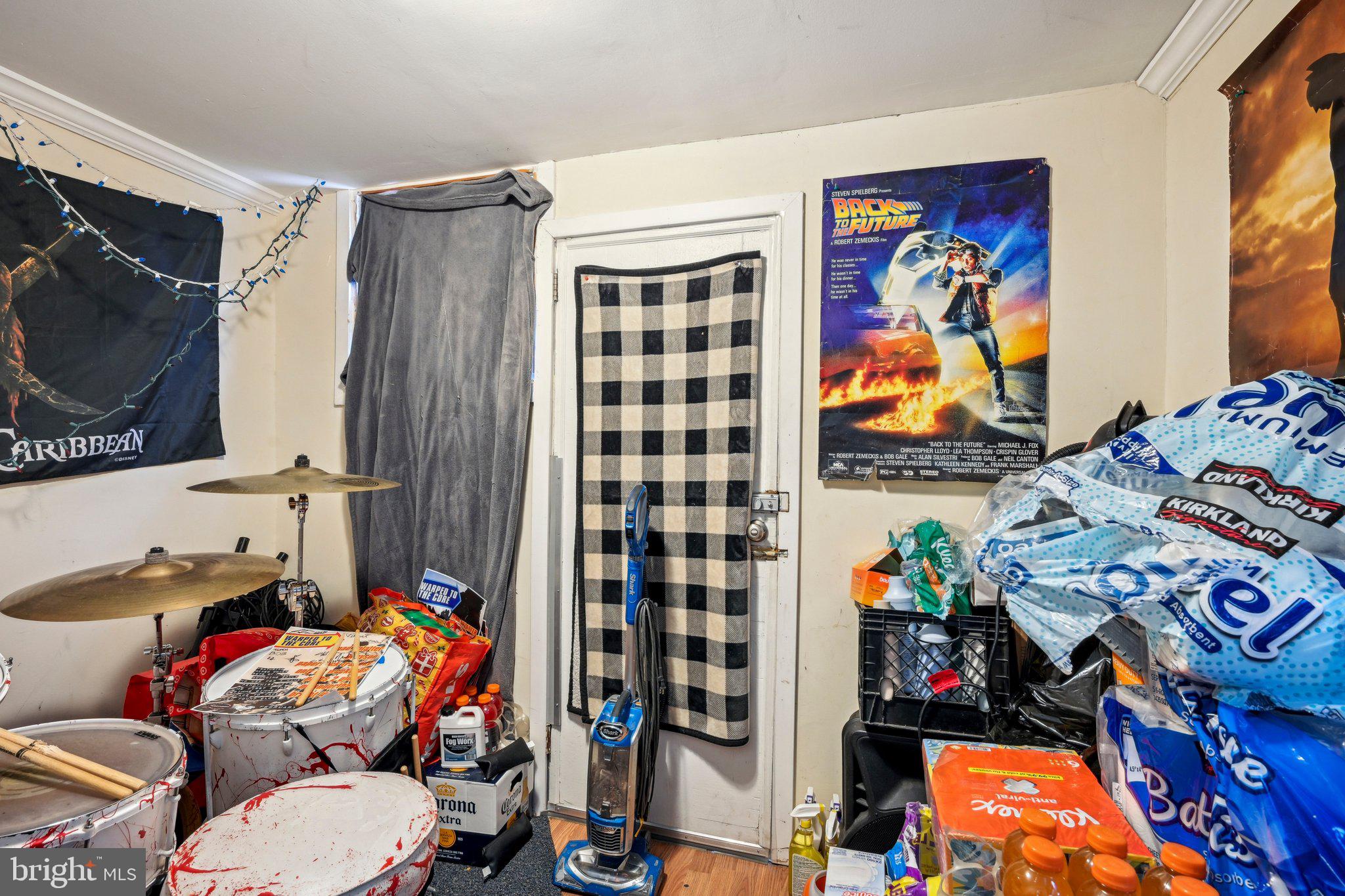 UNIVERSITY CITY - Residential Income