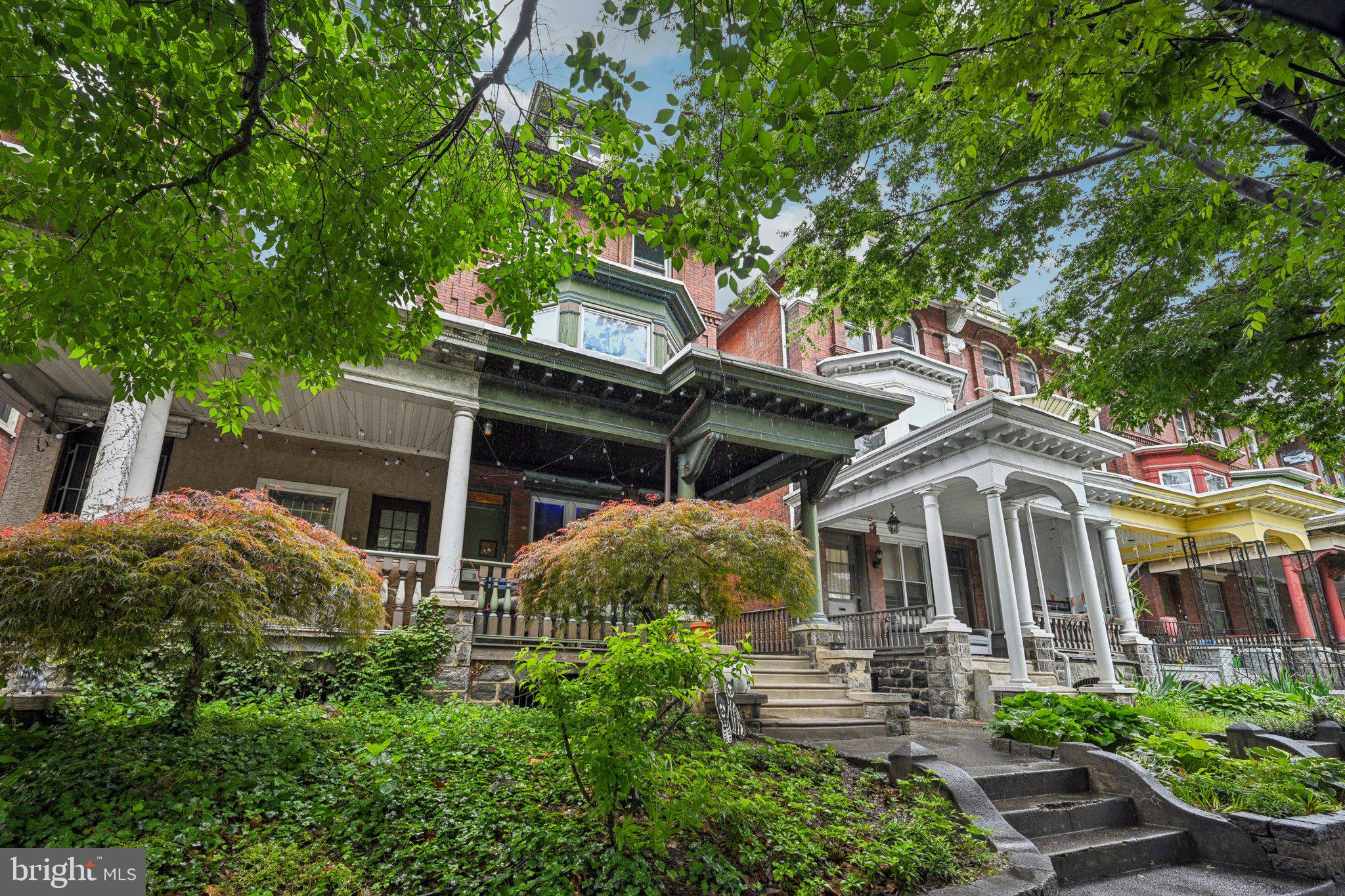 UNIVERSITY CITY - Residential Income