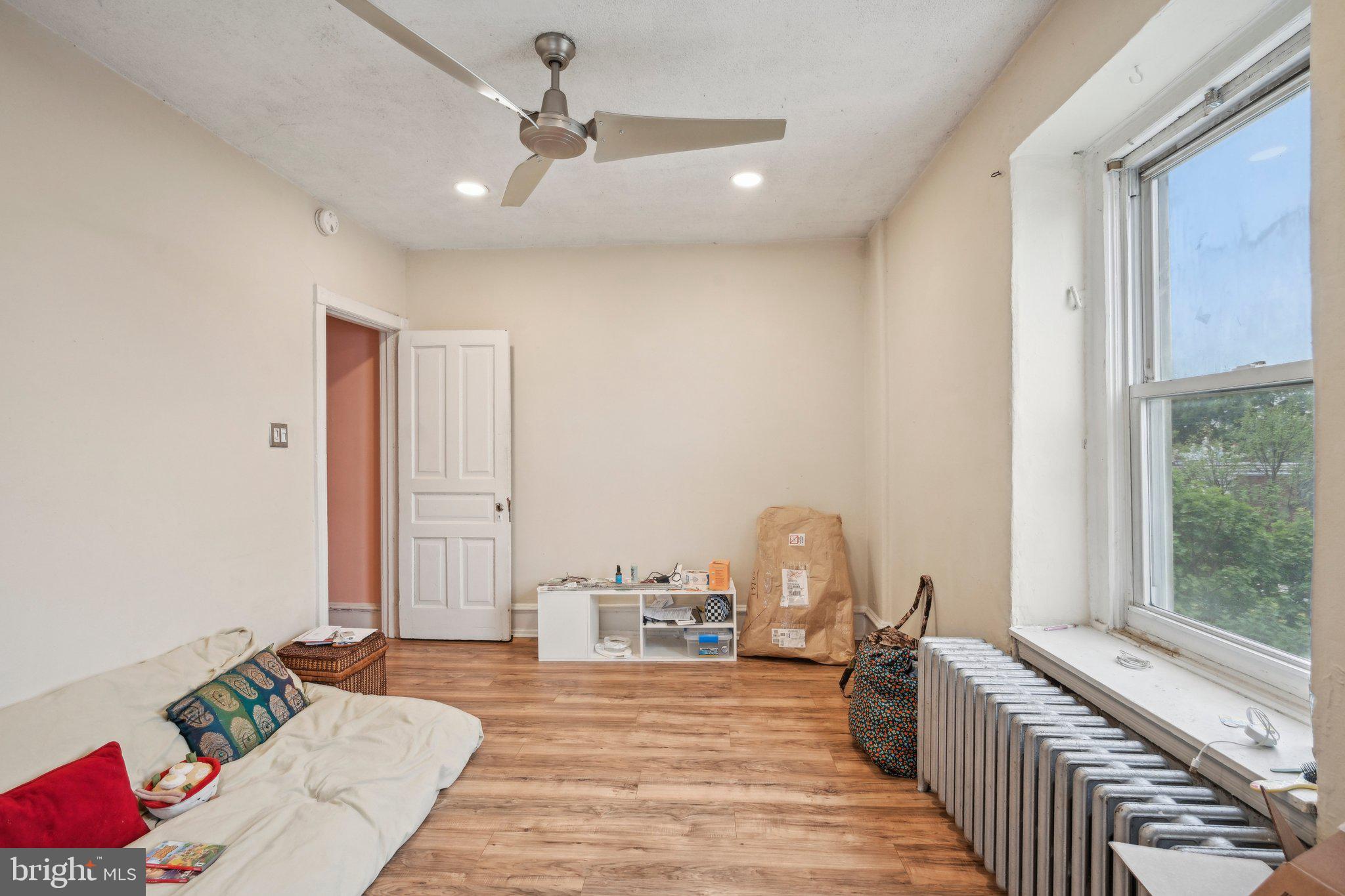 UNIVERSITY CITY - Residential Income