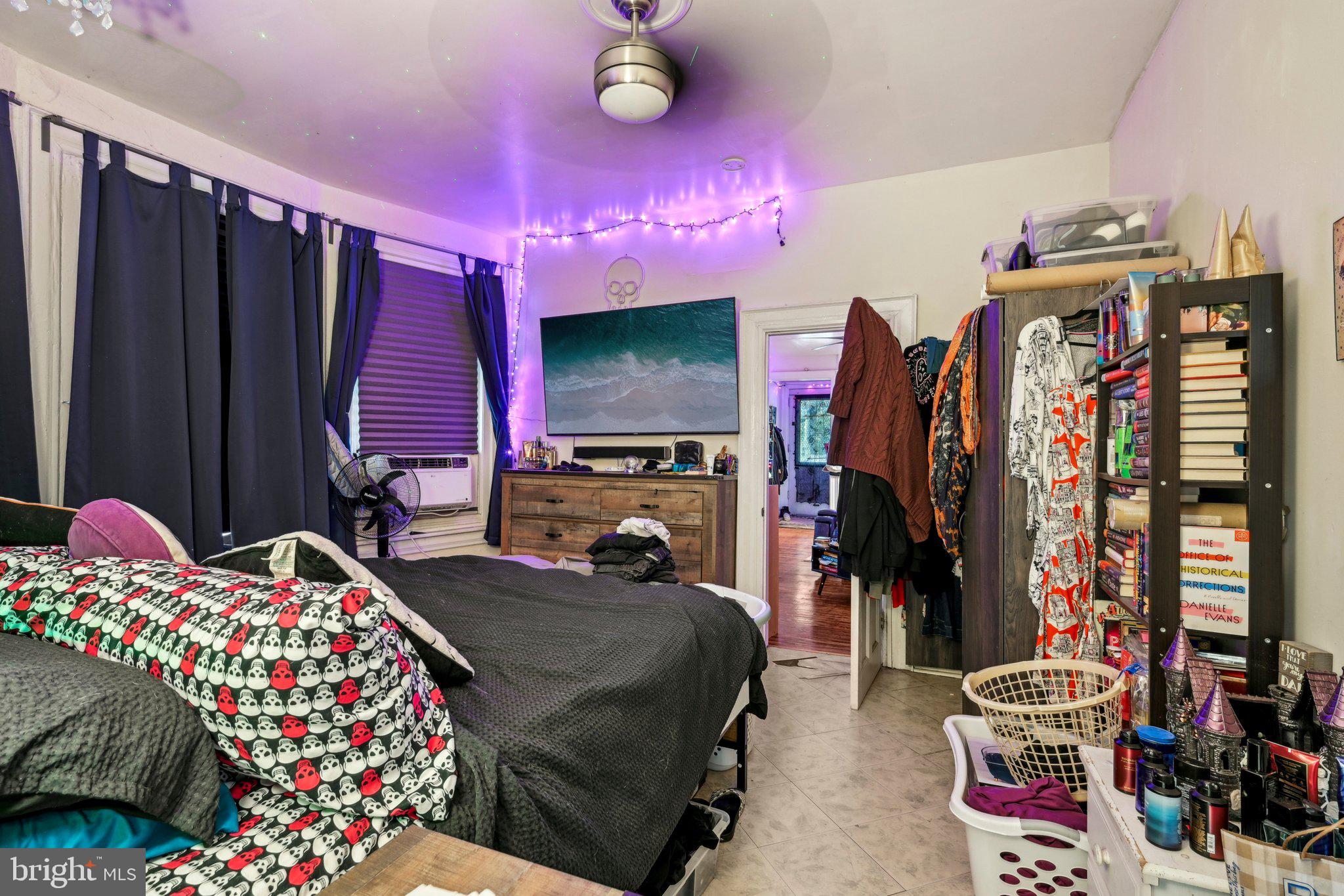UNIVERSITY CITY - Residential Income