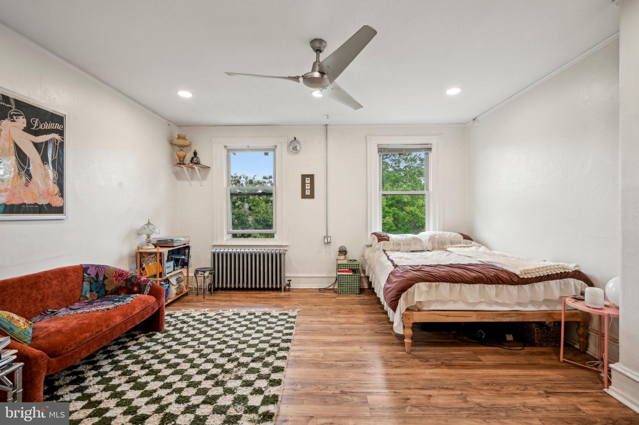 UNIVERSITY CITY - Residential Income