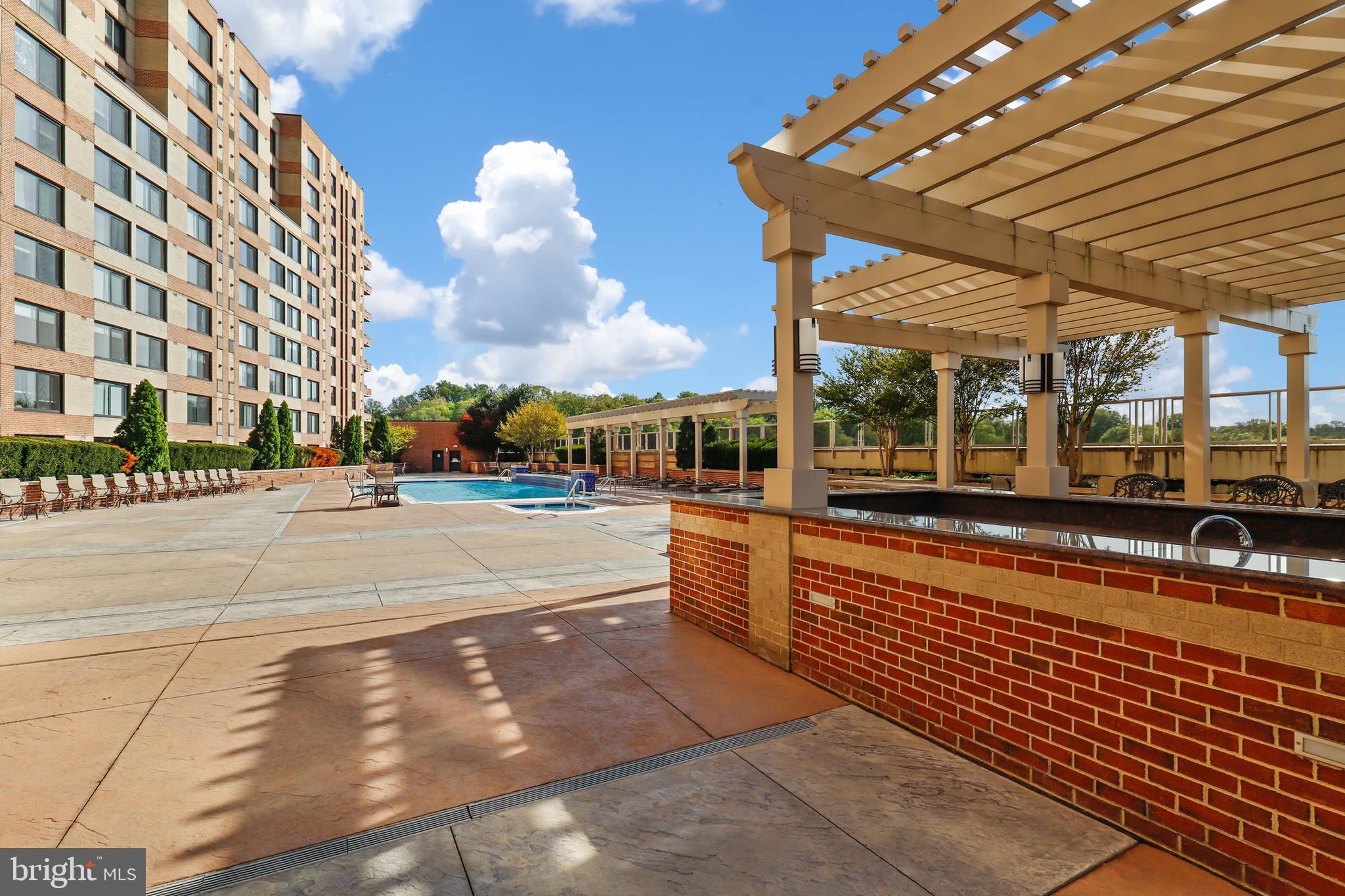 MIDTOWN ALEXANDRIA STATION CONDOMINIUM - Residential