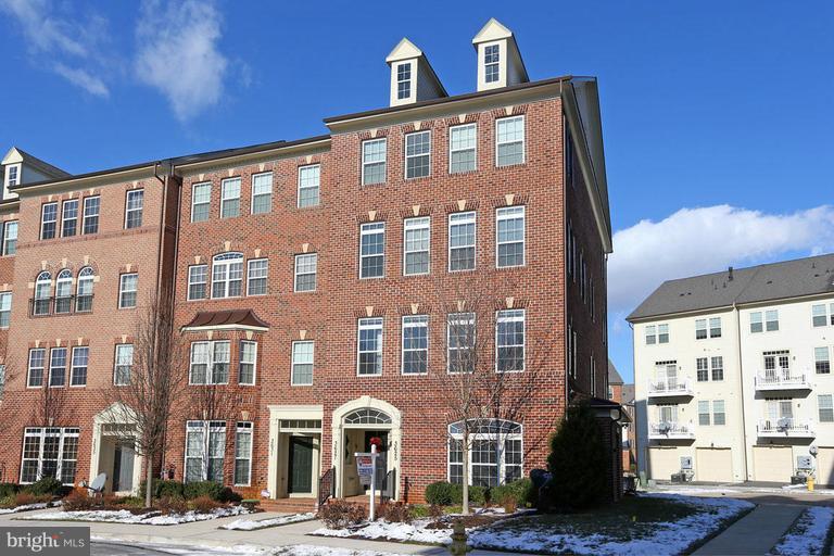 VILLAGES OF URBANA - Residential Lease