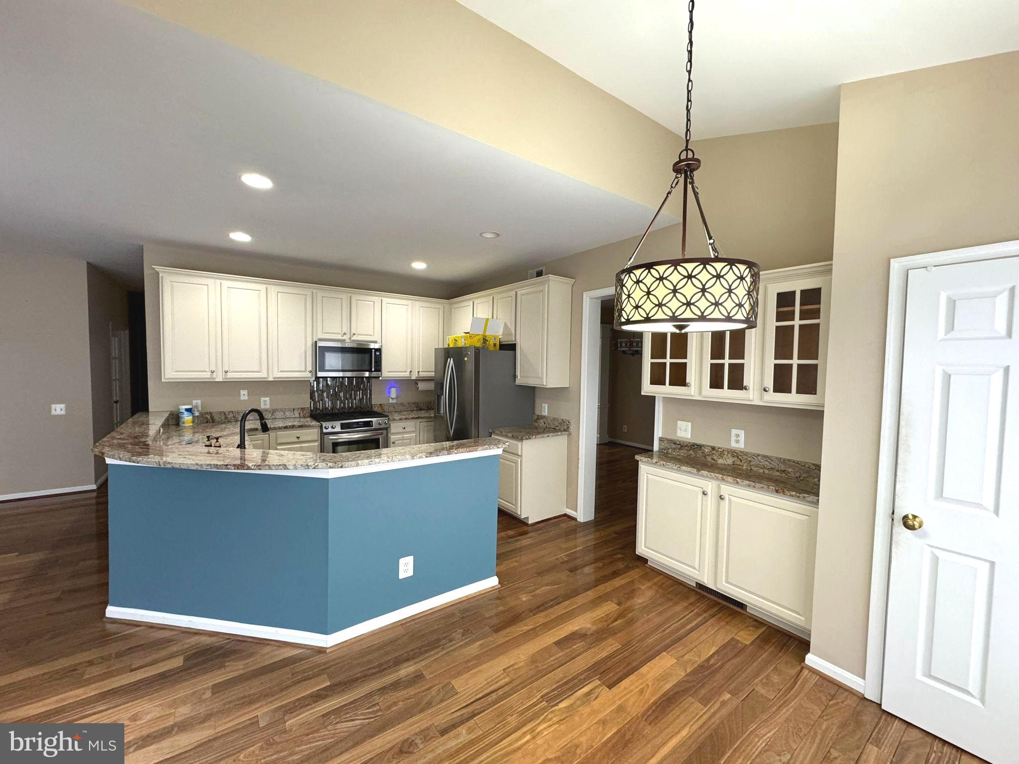 THE COURTS OF FOX MILL - Residential Lease