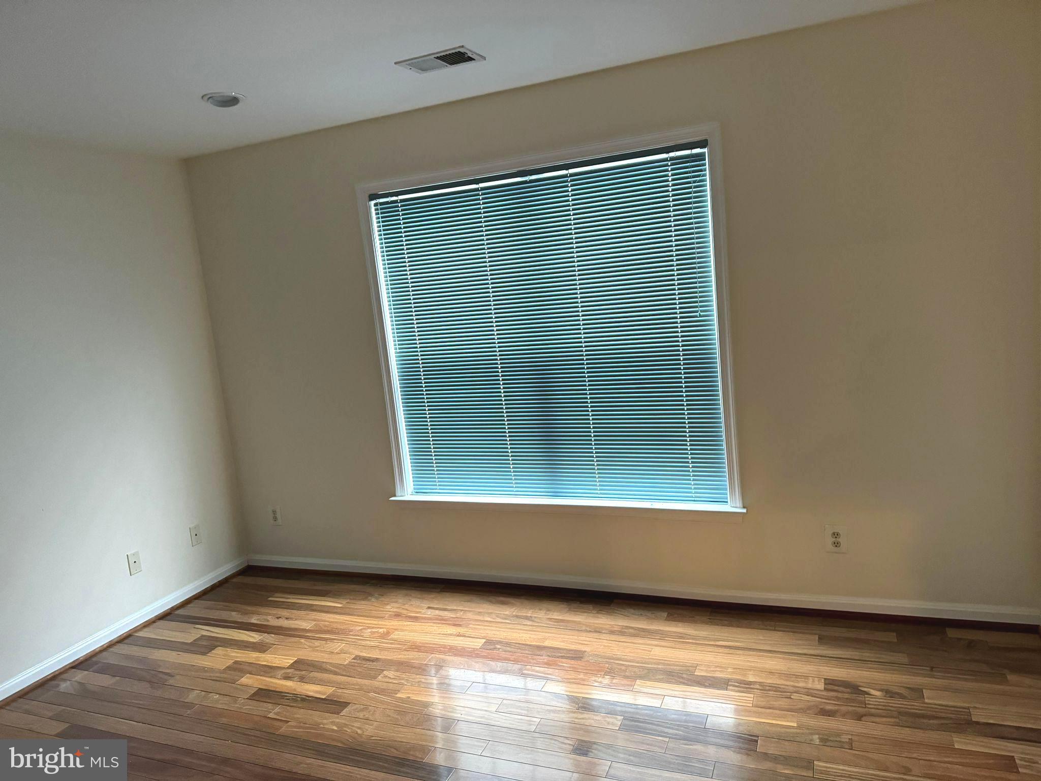 THE COURTS OF FOX MILL - Residential Lease