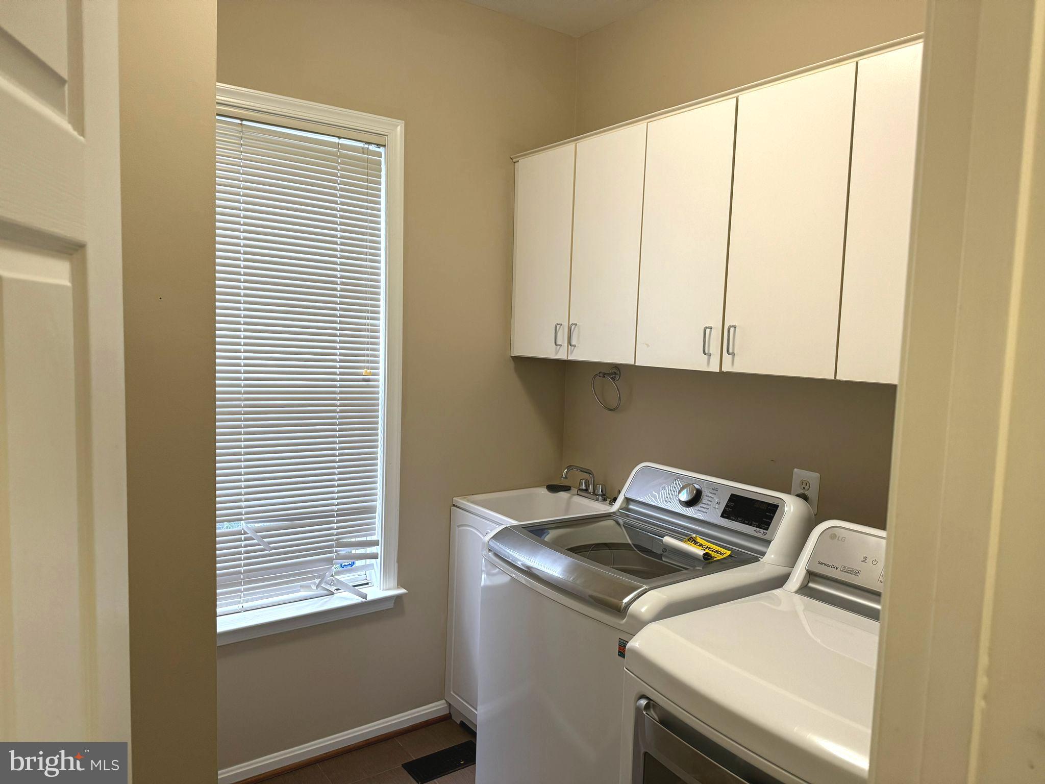 THE COURTS OF FOX MILL - Residential Lease