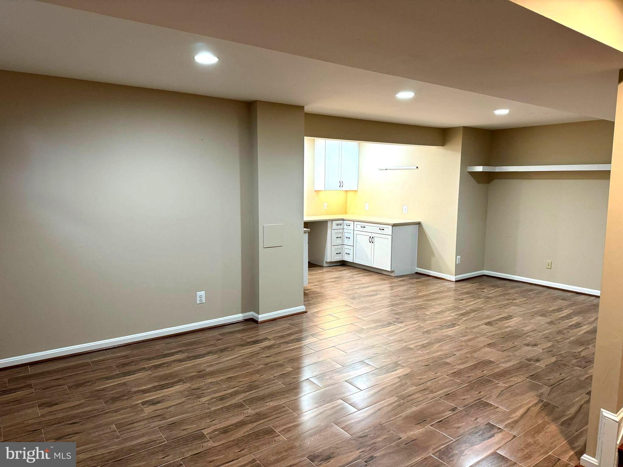 THE COURTS OF FOX MILL - Residential Lease