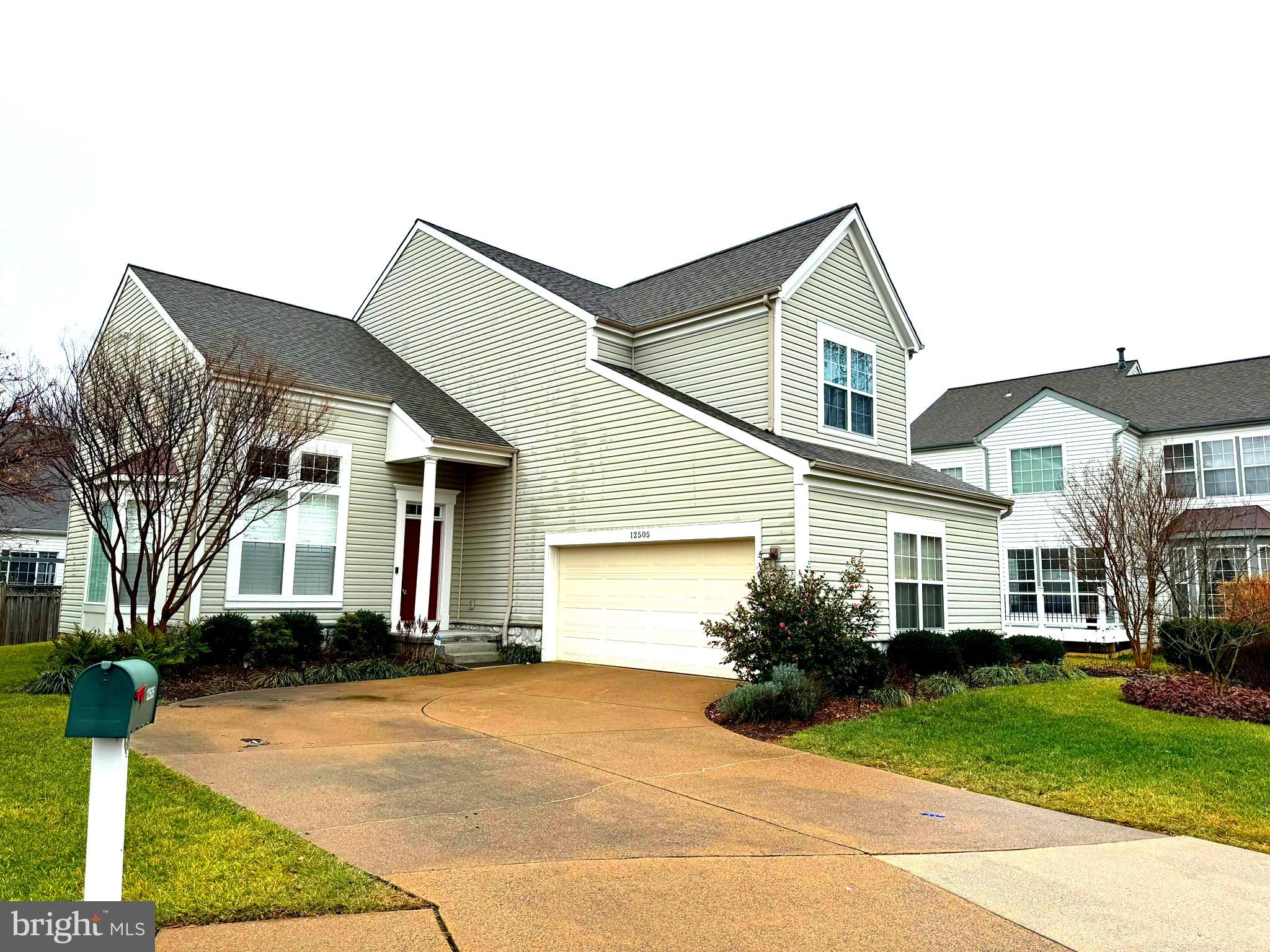 THE COURTS OF FOX MILL - Residential Lease