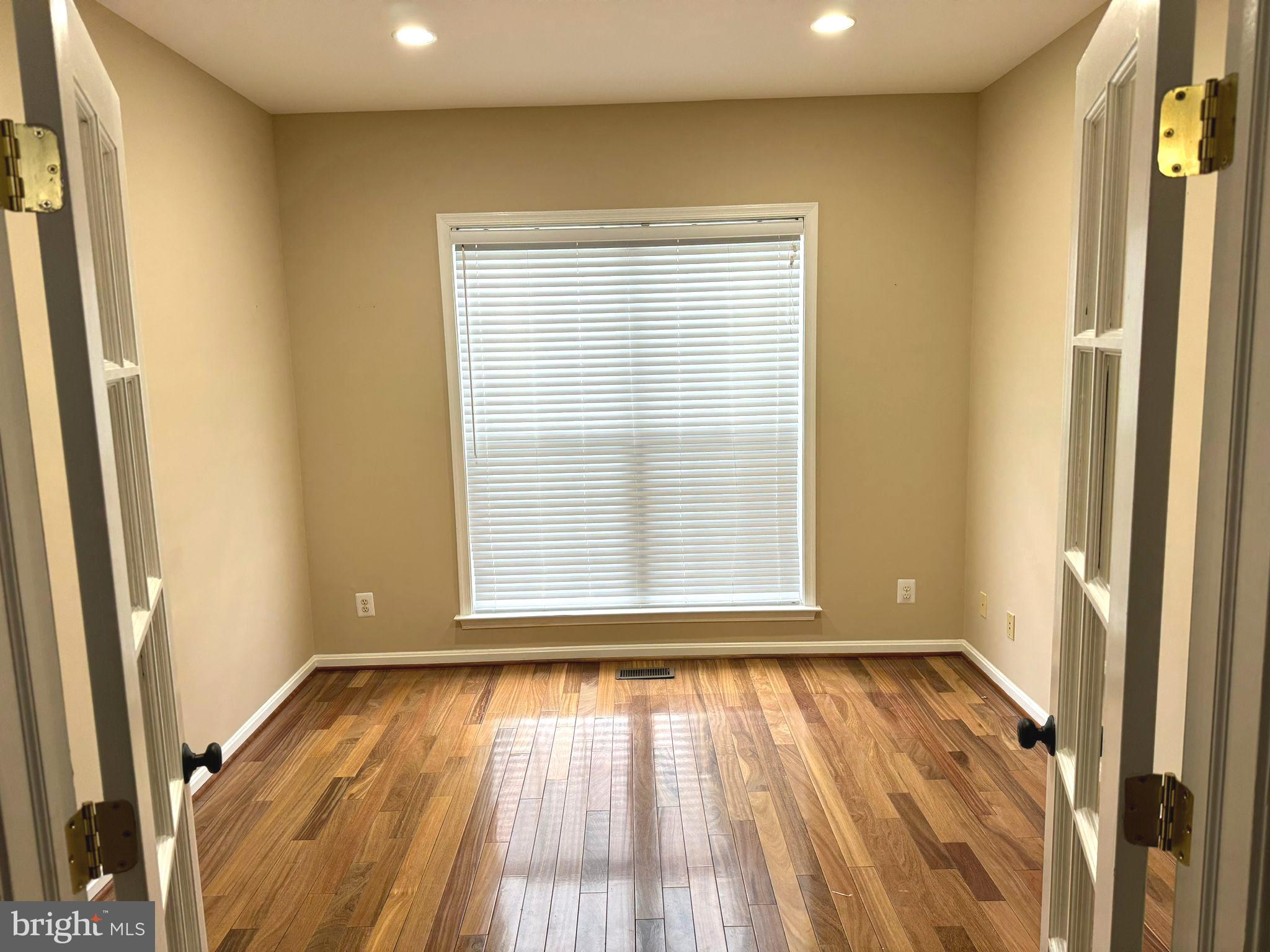 THE COURTS OF FOX MILL - Residential Lease