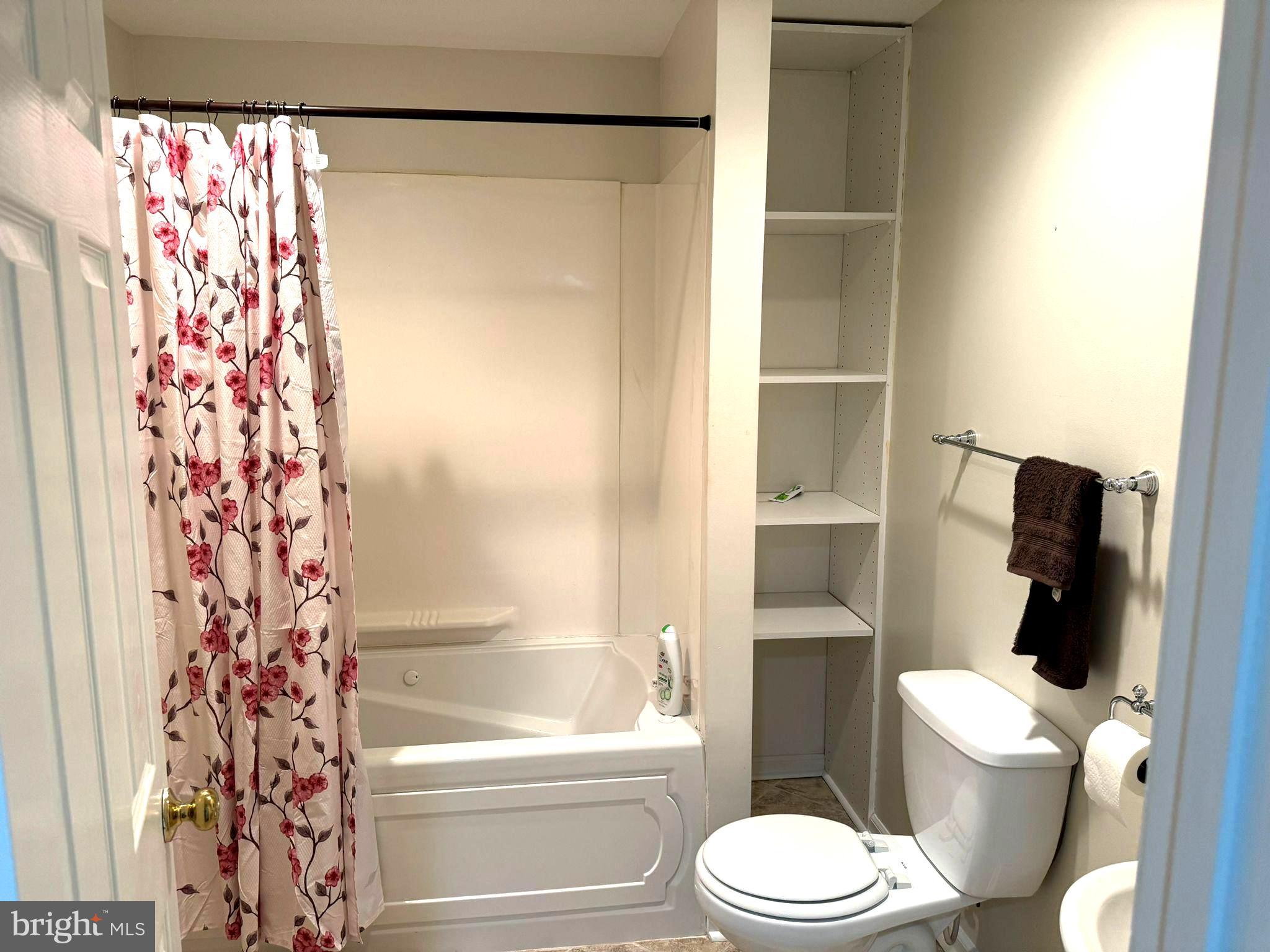 THE COURTS OF FOX MILL - Residential Lease