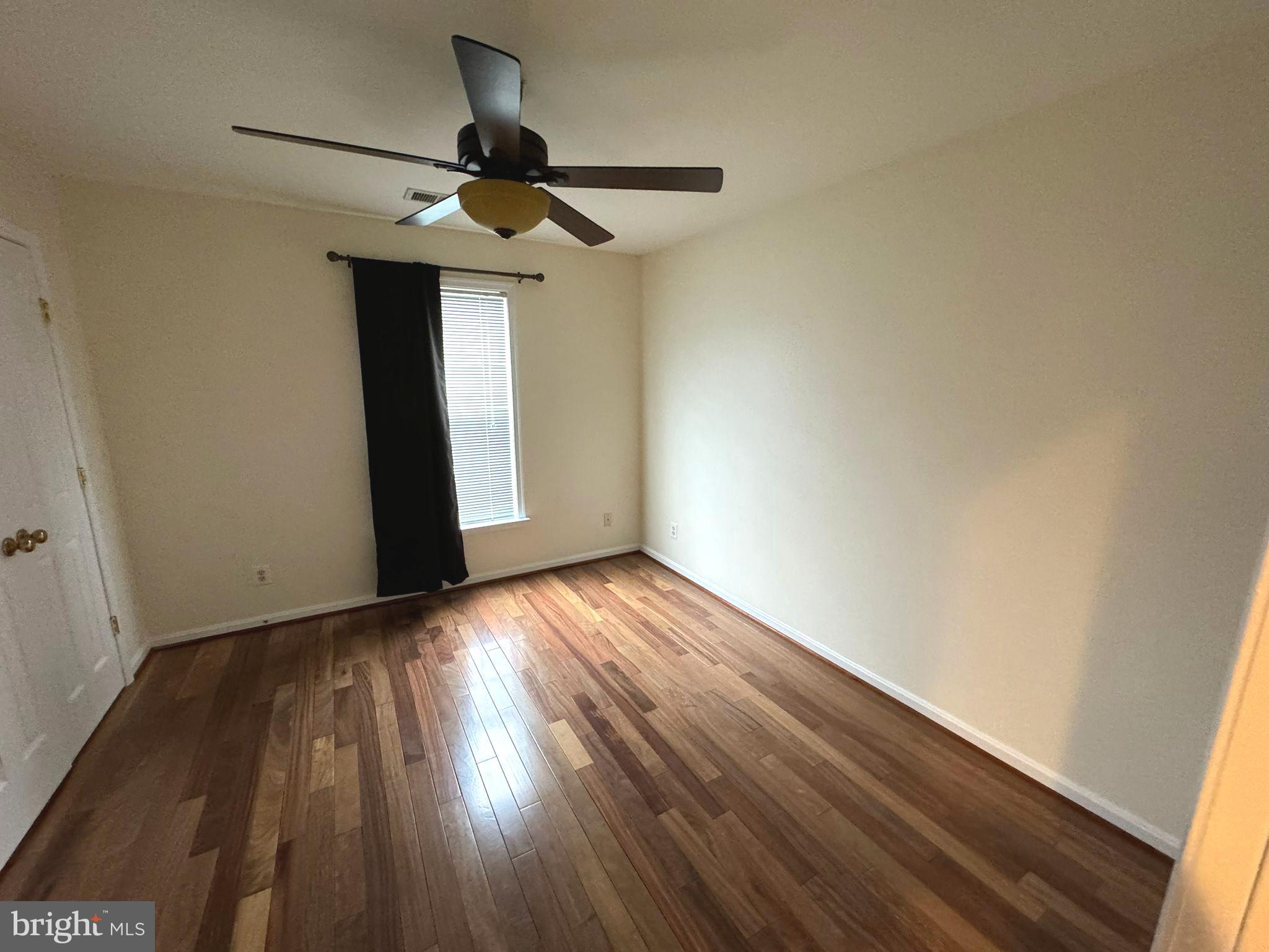 THE COURTS OF FOX MILL - Residential Lease