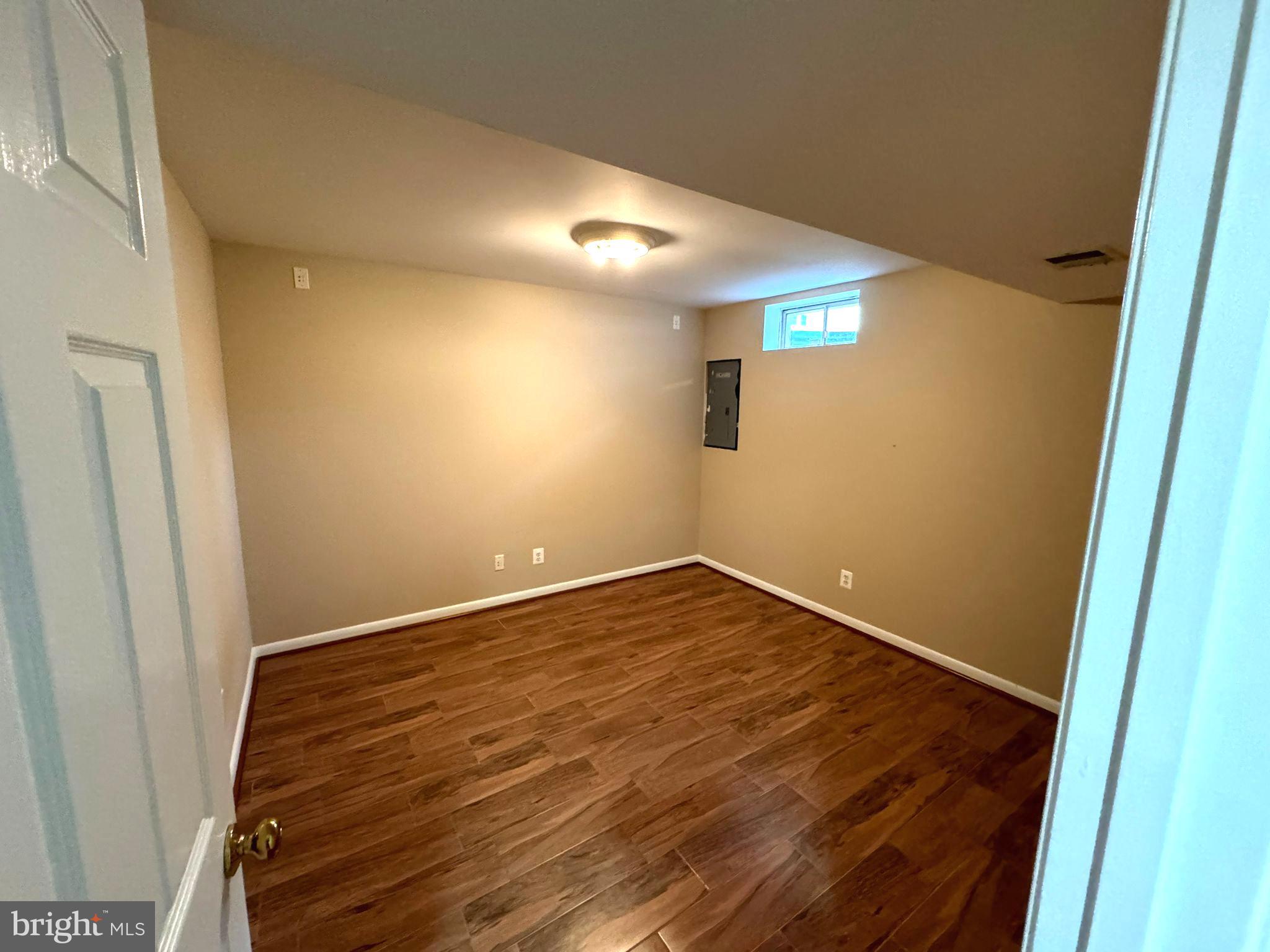 THE COURTS OF FOX MILL - Residential Lease