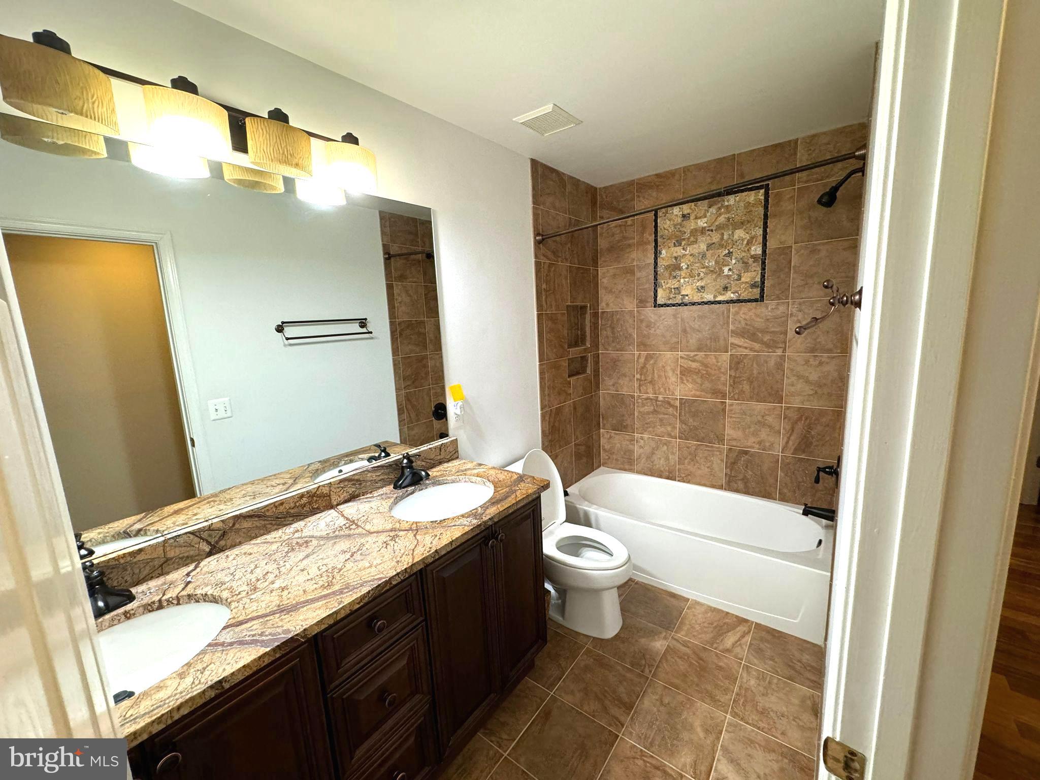 THE COURTS OF FOX MILL - Residential Lease