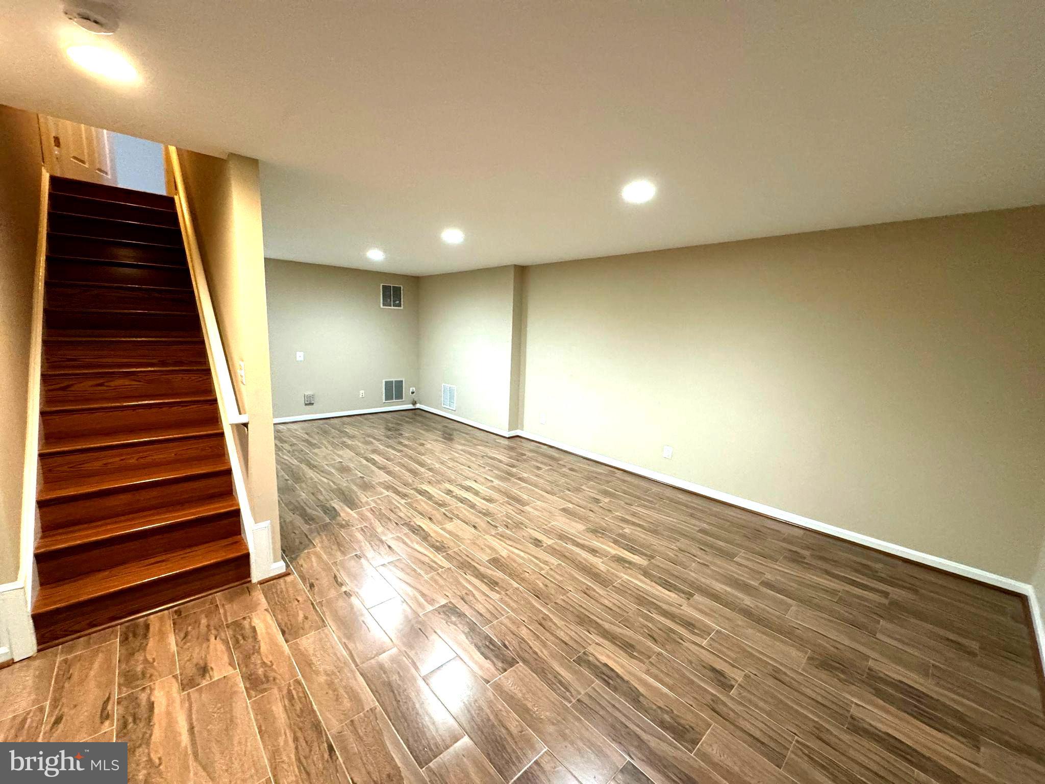 THE COURTS OF FOX MILL - Residential Lease