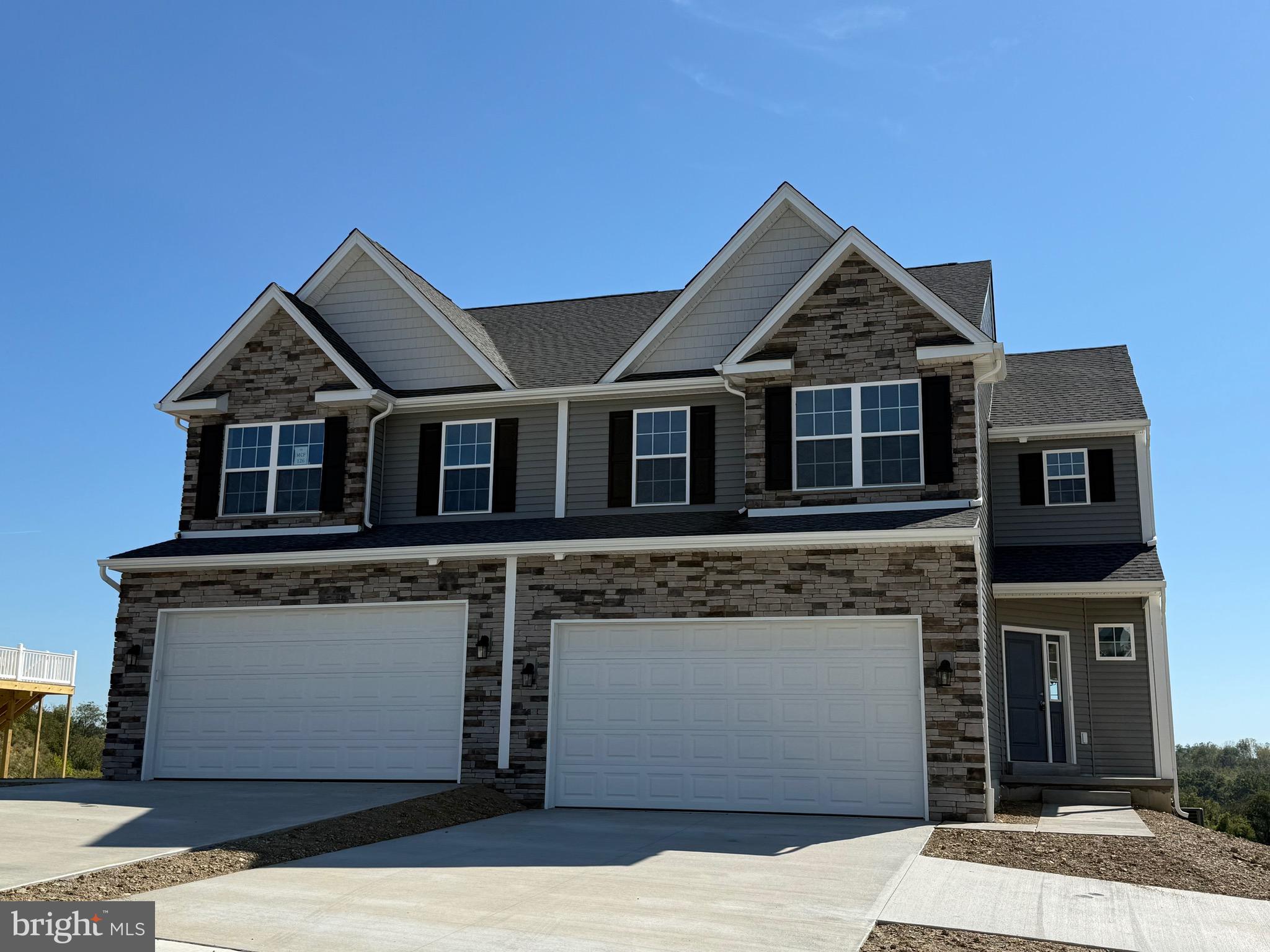 MCINTOSH FARMS - Residential