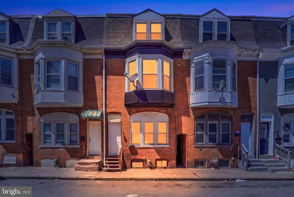 Photo of 625 Lincoln Street, YORK, PA 17404 (MLS # PAYK2102278)