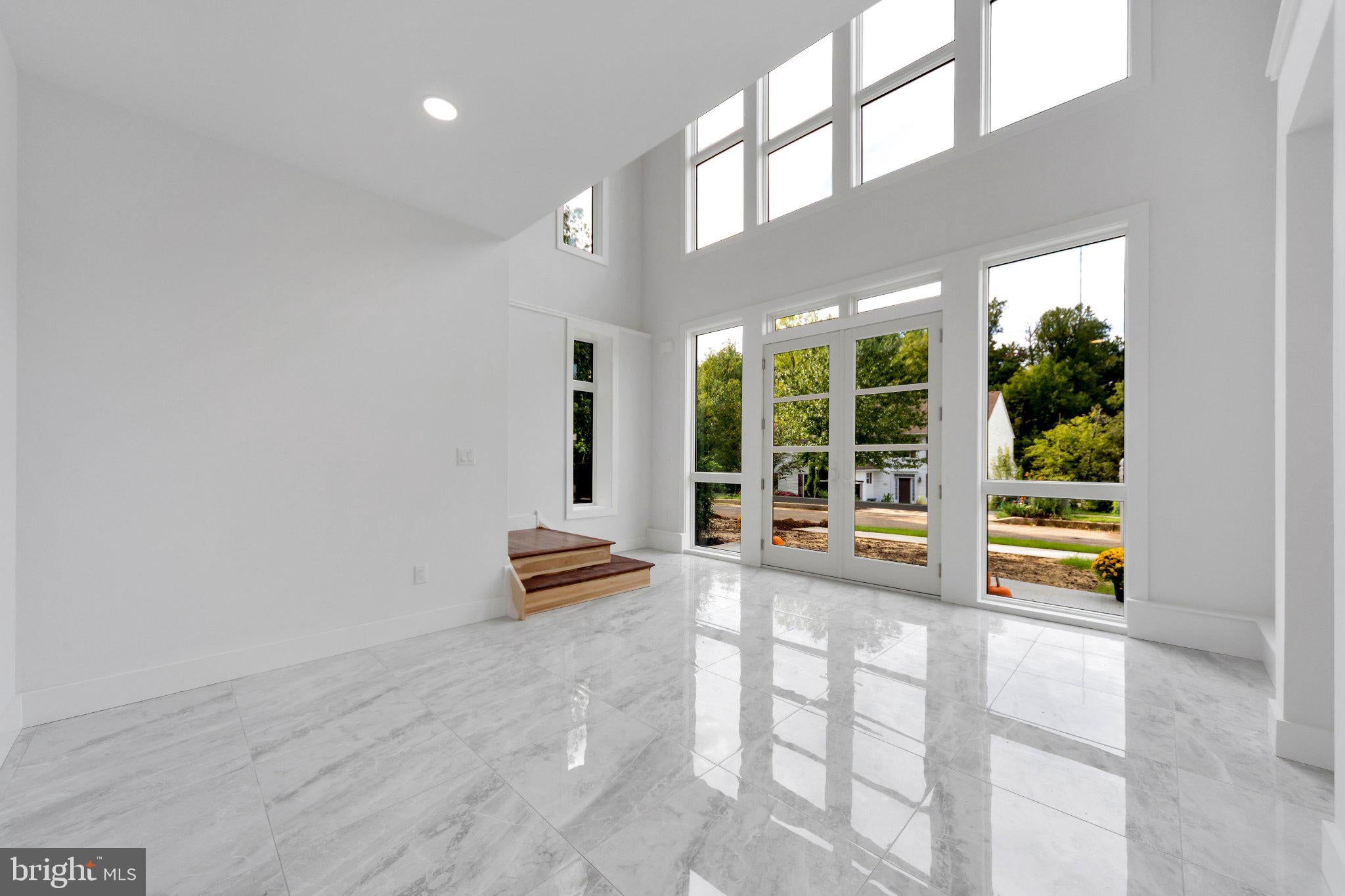 810 MAPLE LANE