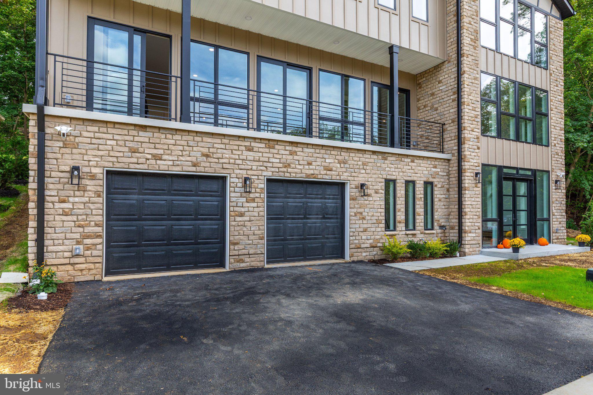 810 MAPLE LANE