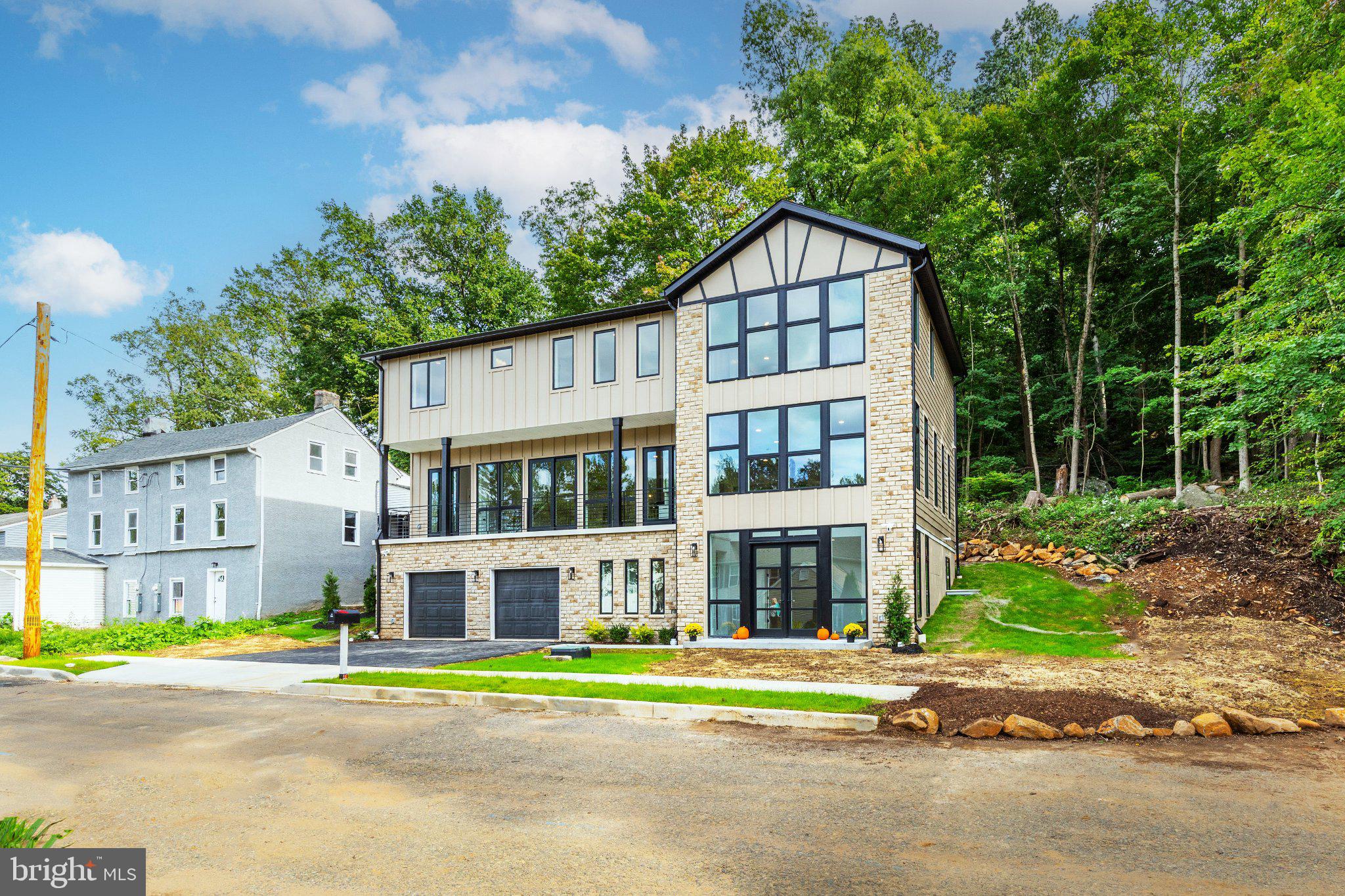 810 MAPLE LANE