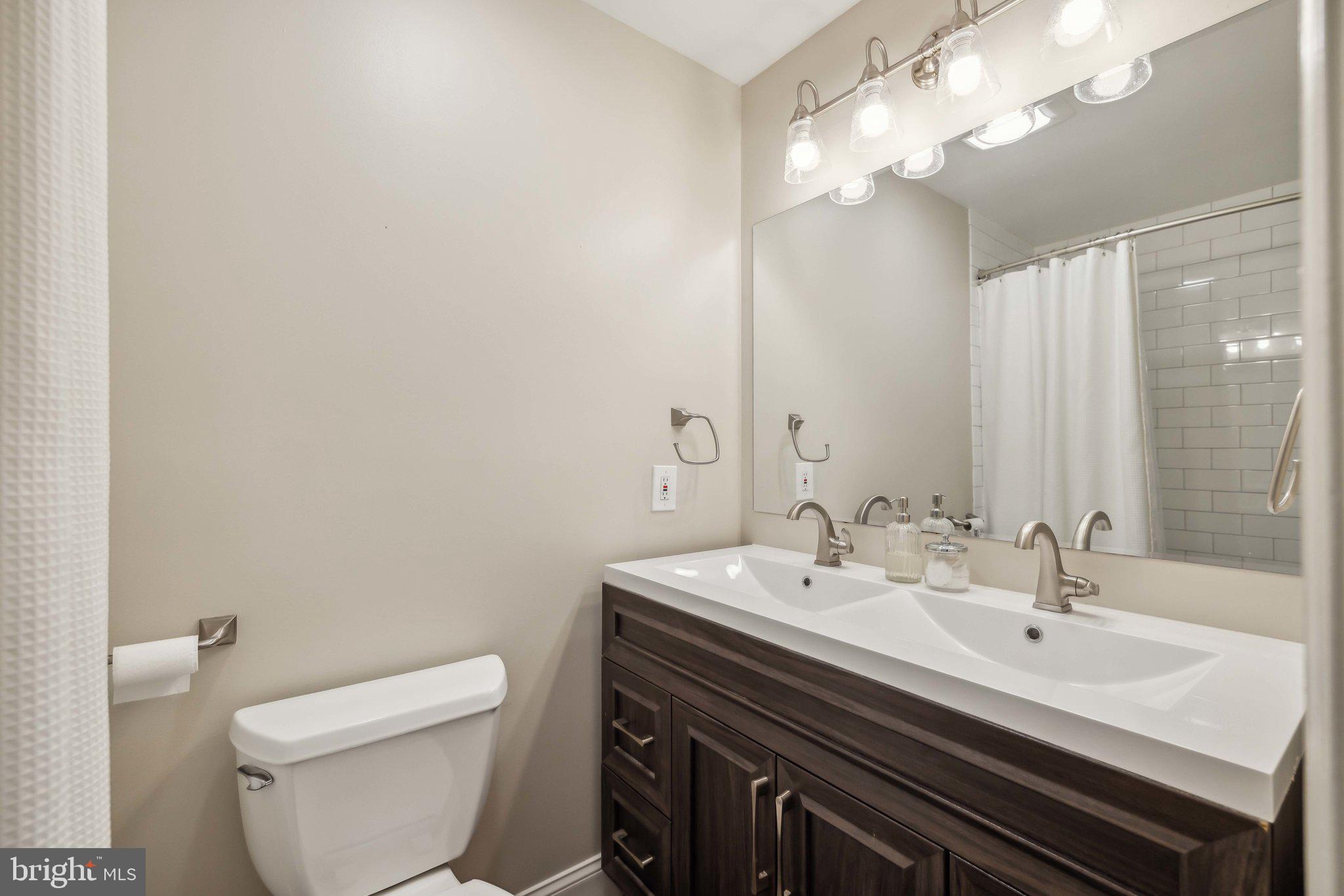 ROCKVILLE ESTATES - Residential