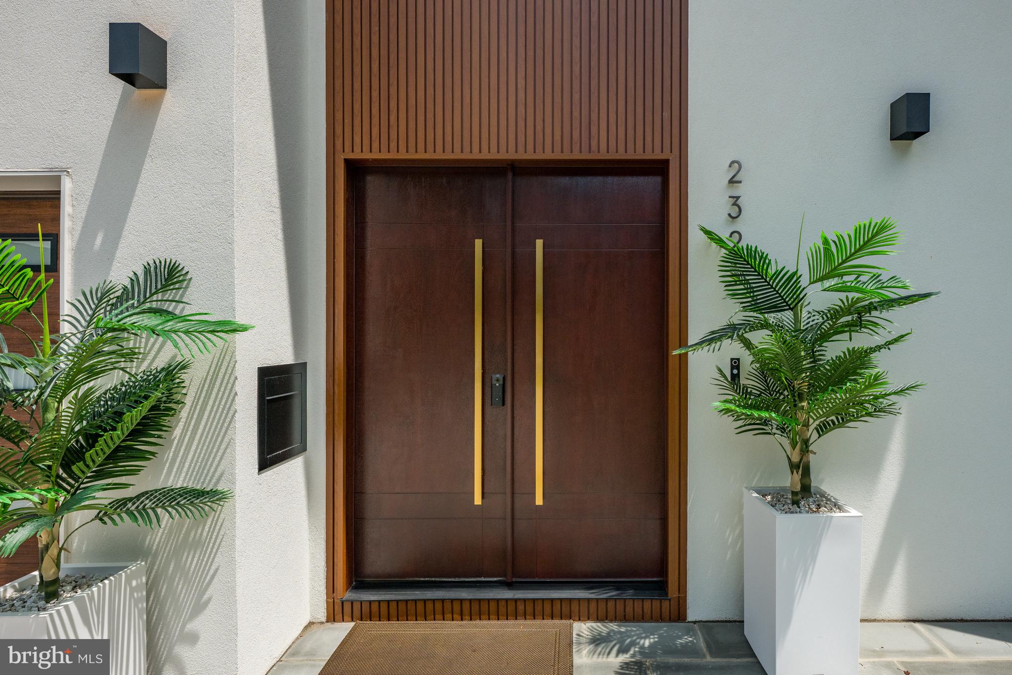 2321 N RICHMOND STREET