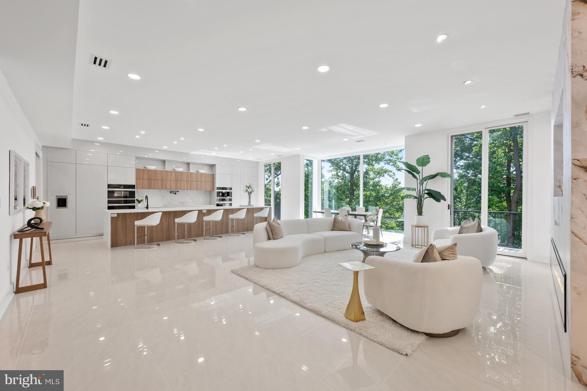 2321 N RICHMOND STREET