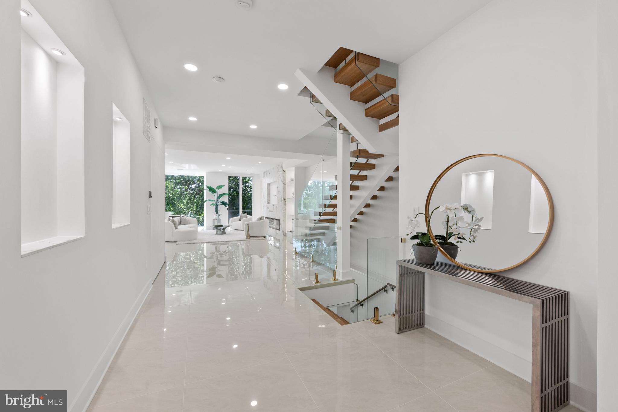 2321 N RICHMOND STREET