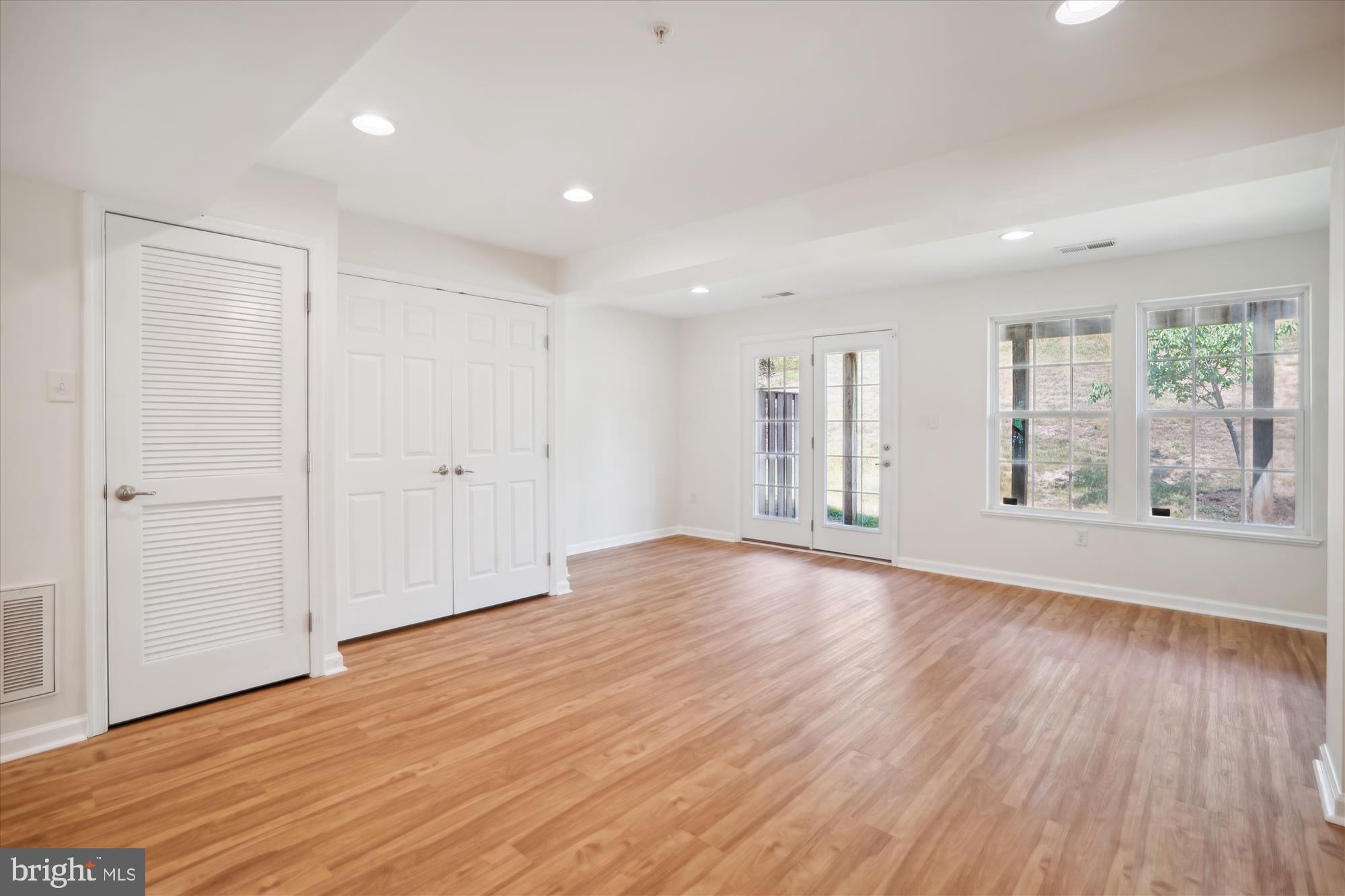 VILLAGE TOWNS - Residential