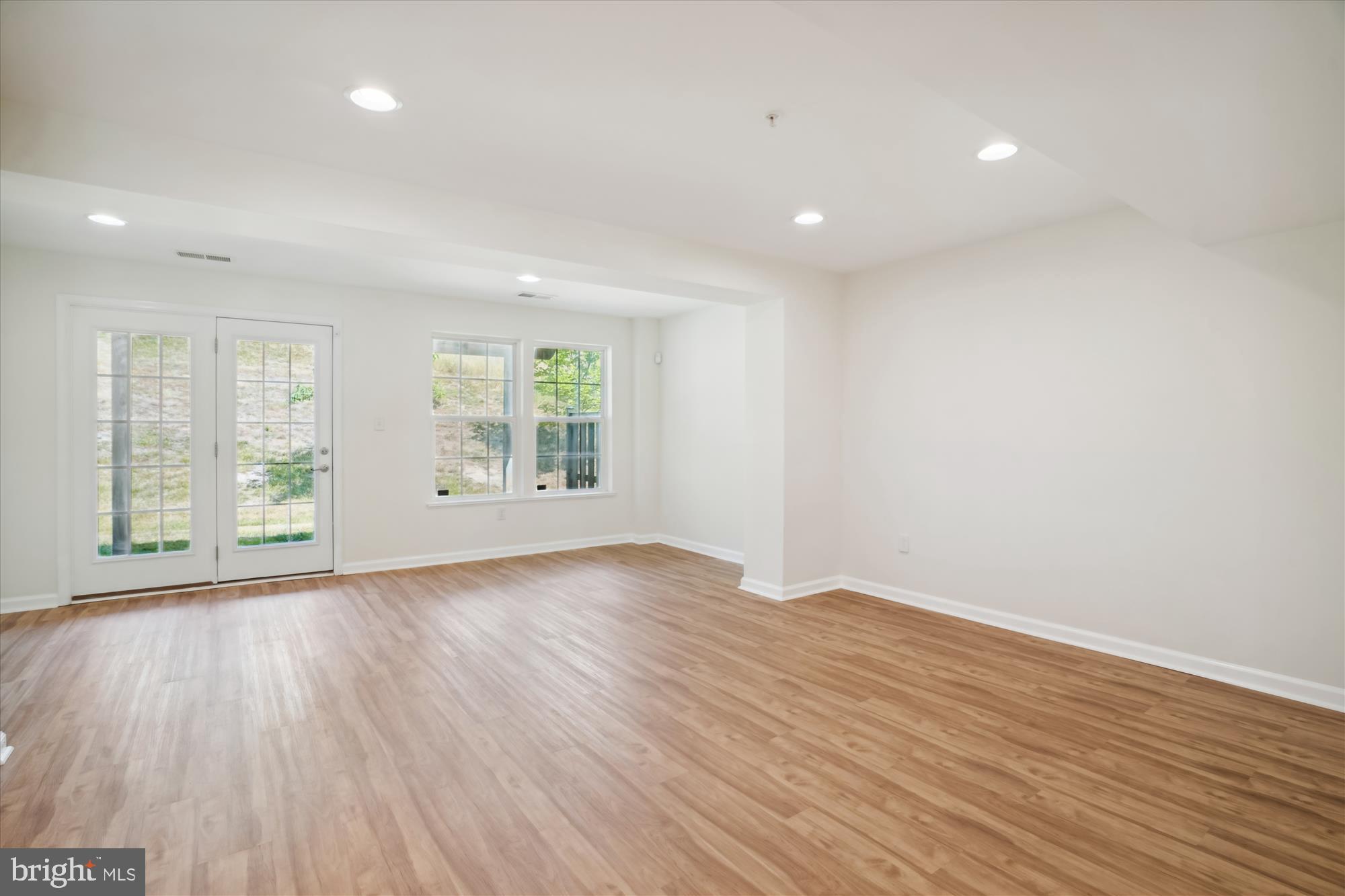 VILLAGE TOWNS - Residential