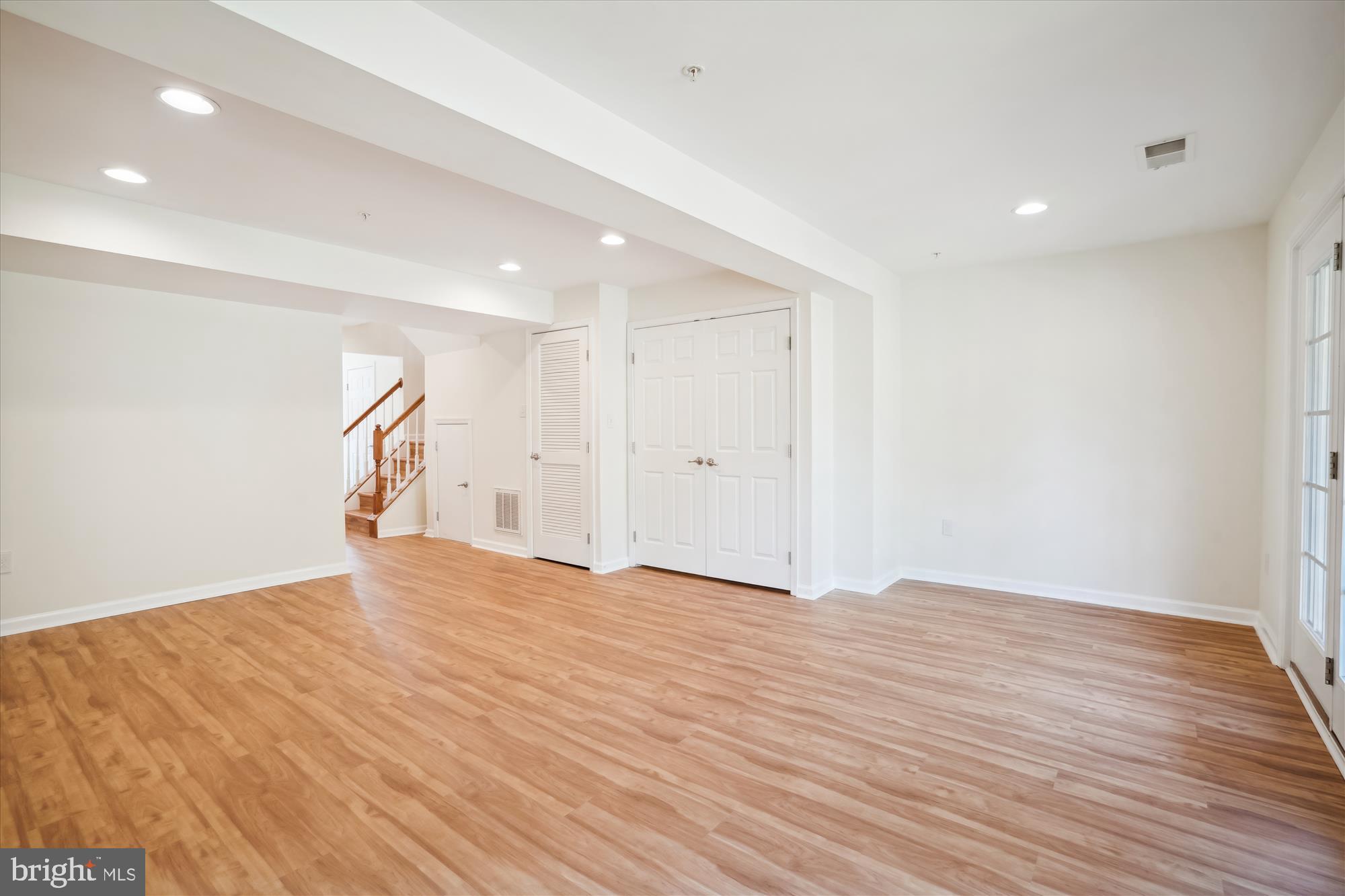 VILLAGE TOWNS - Residential