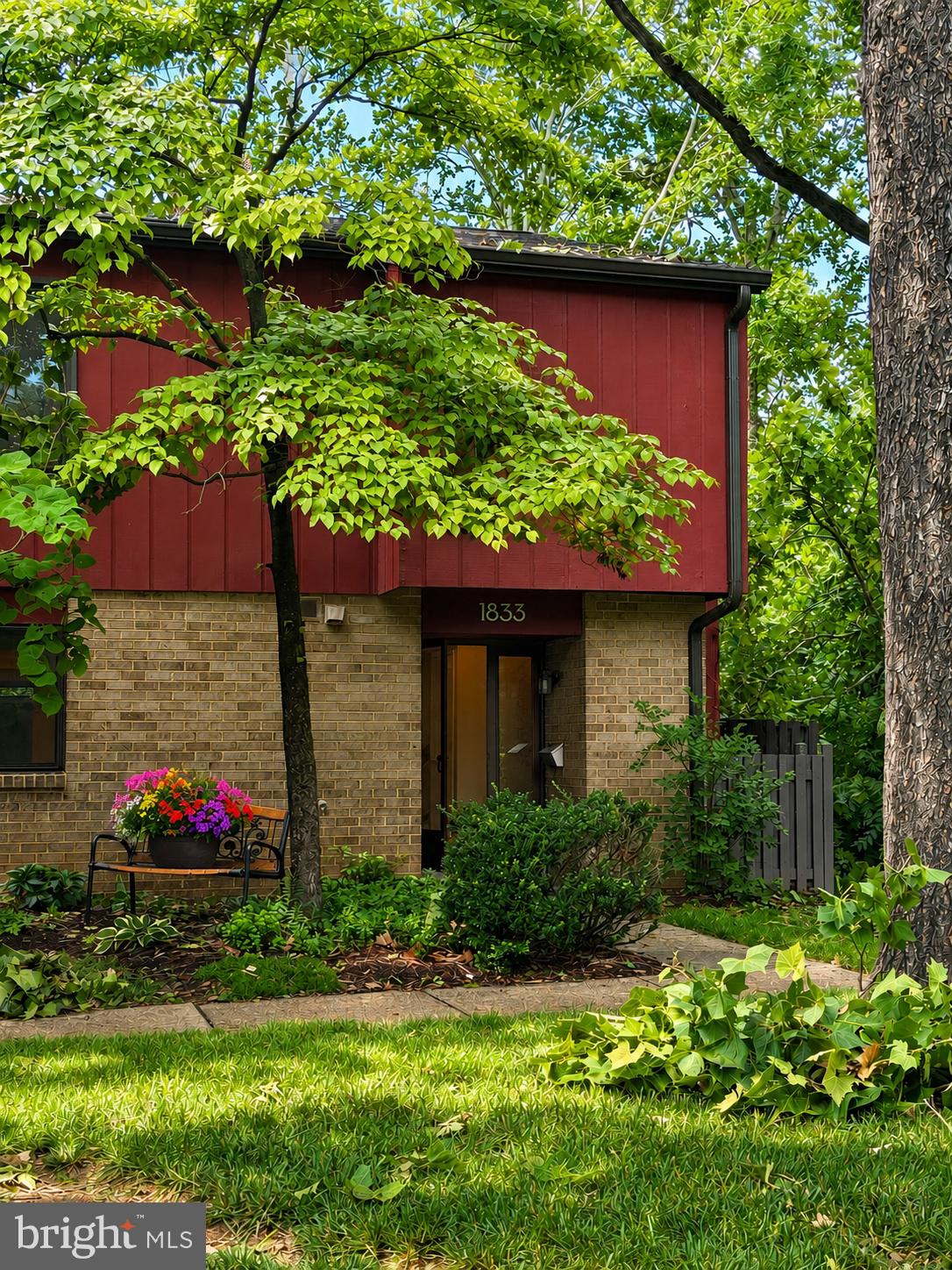 1833 IVY OAK SQUARE 49
