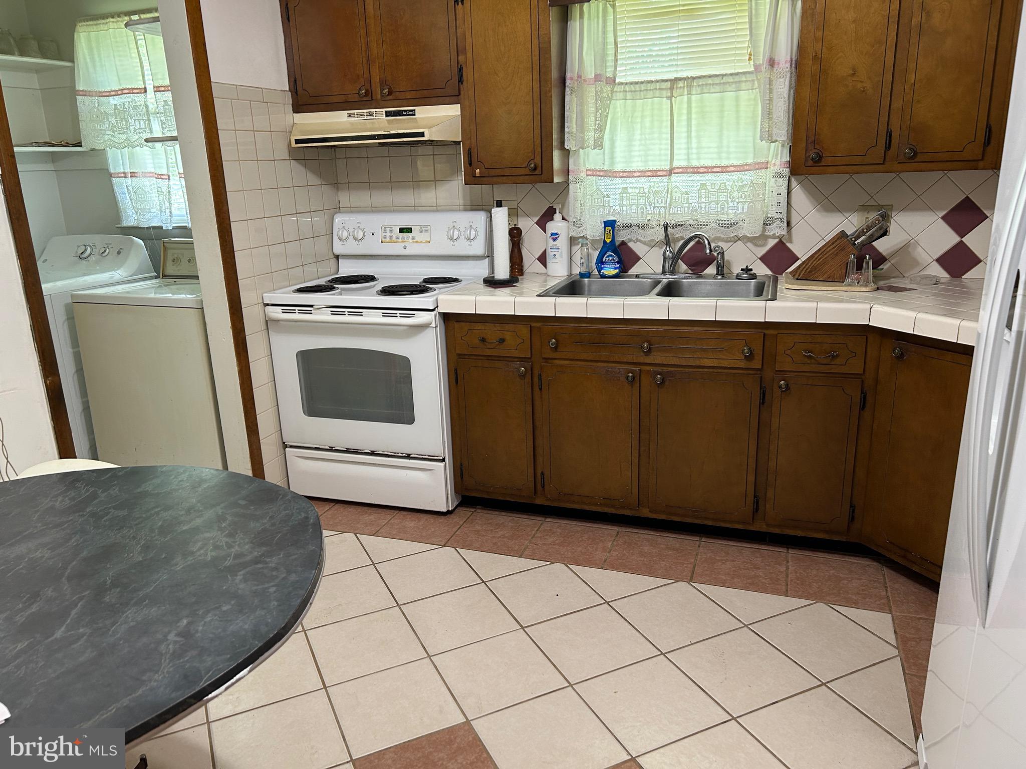 CHRIST ROCK - Residential