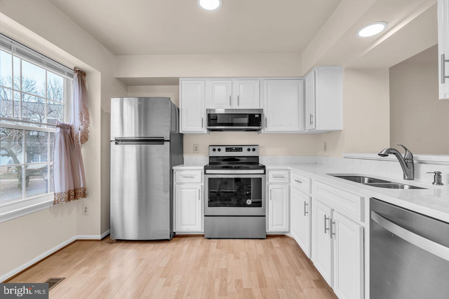 LONDON TOWN WEST - Residential Lease