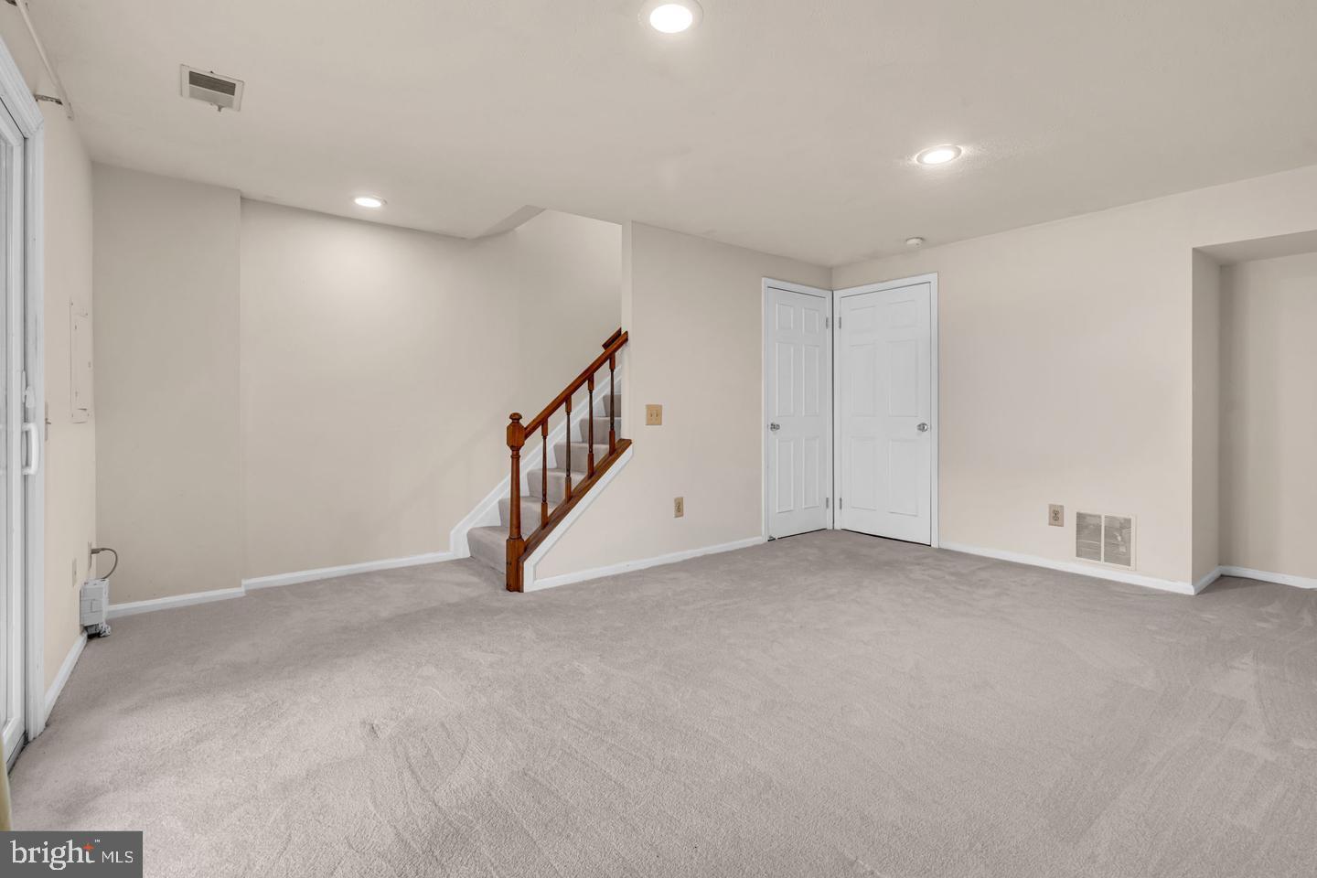 LONDON TOWN WEST - Residential Lease