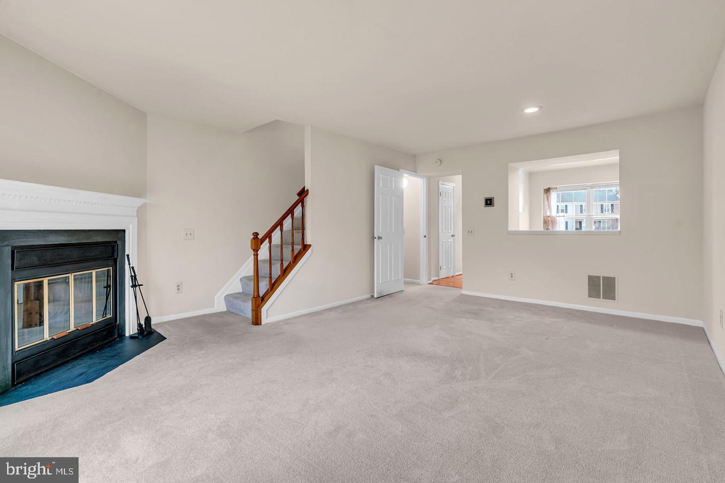 LONDON TOWN WEST - Residential Lease