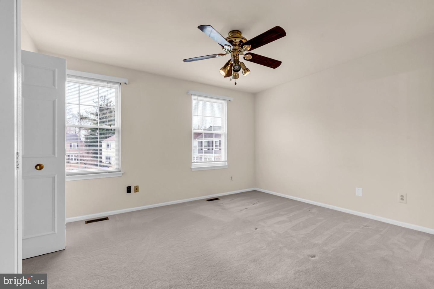 LONDON TOWN WEST - Residential Lease