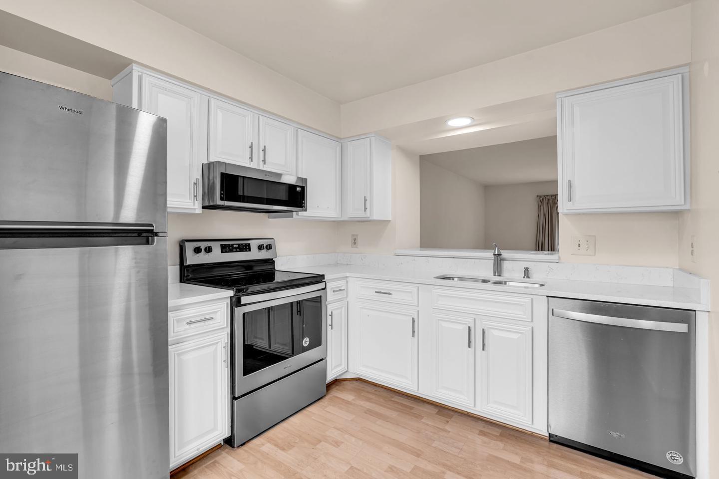 LONDON TOWN WEST - Residential Lease