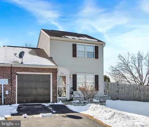 Townhouse For Sale - 3332 Glen Hollow Drive<br/> DOVER, PA 17315
