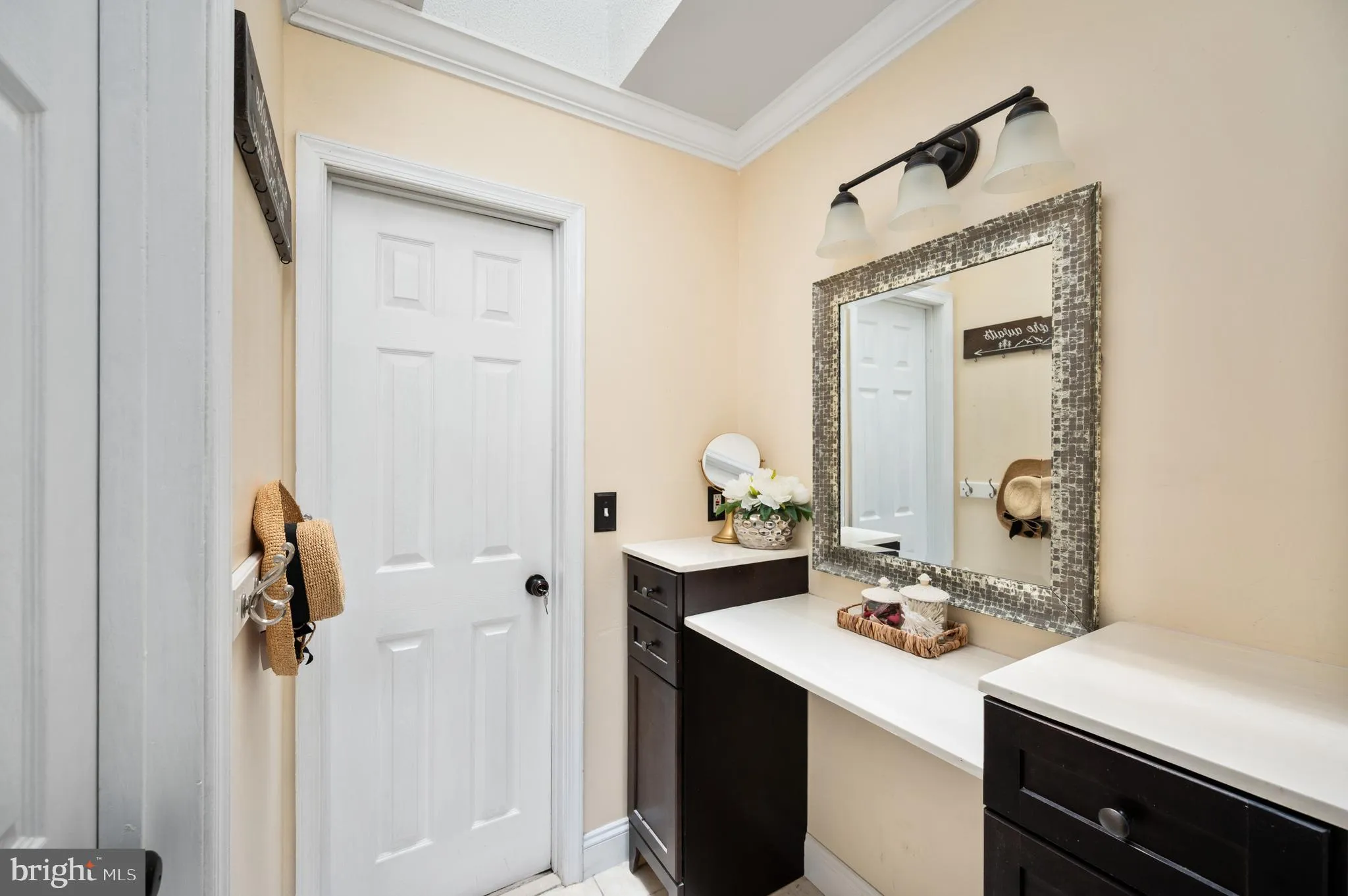 Fairfax Station, Virginia 22039, United States, 4 Bedrooms Bedrooms, ,3 BathroomsBathrooms,Residential,Pending,149066