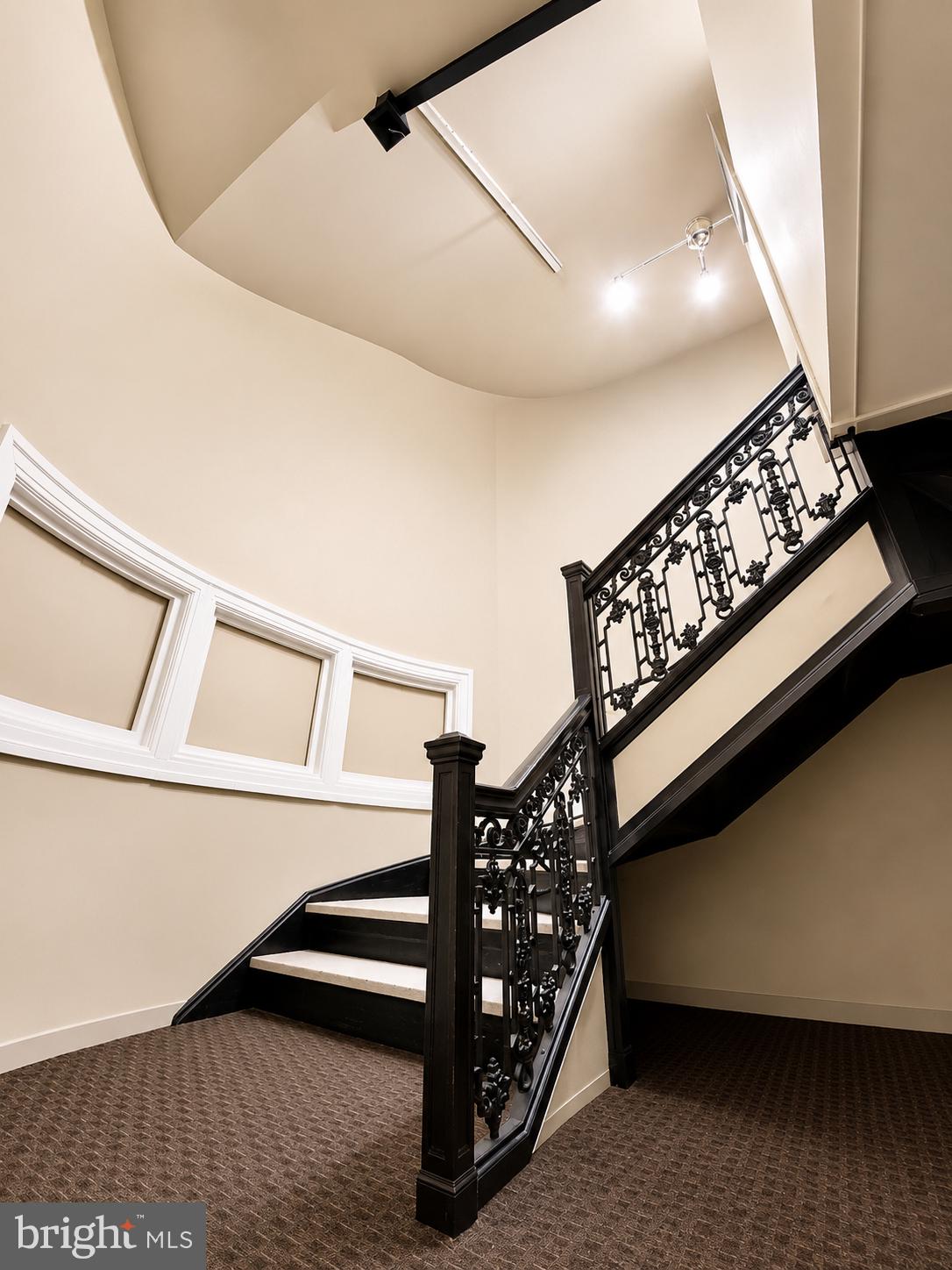 MOUNT VERNON PLACE HISTORIC DISTRICT - Commercial Sale