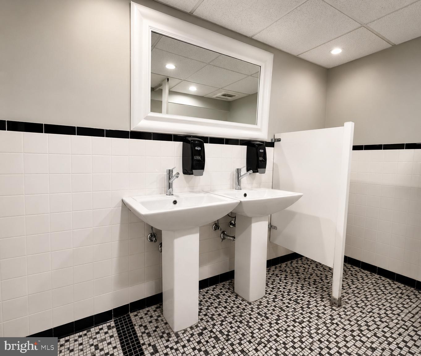 MOUNT VERNON PLACE HISTORIC DISTRICT - Commercial Sale